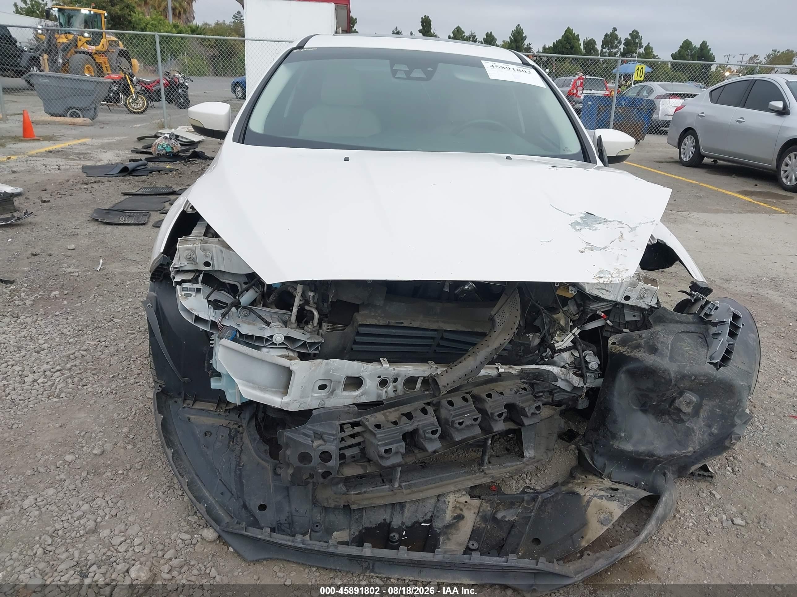 2015 Ford Focus Titanium Белый vin: 1FADP3N22FL341860