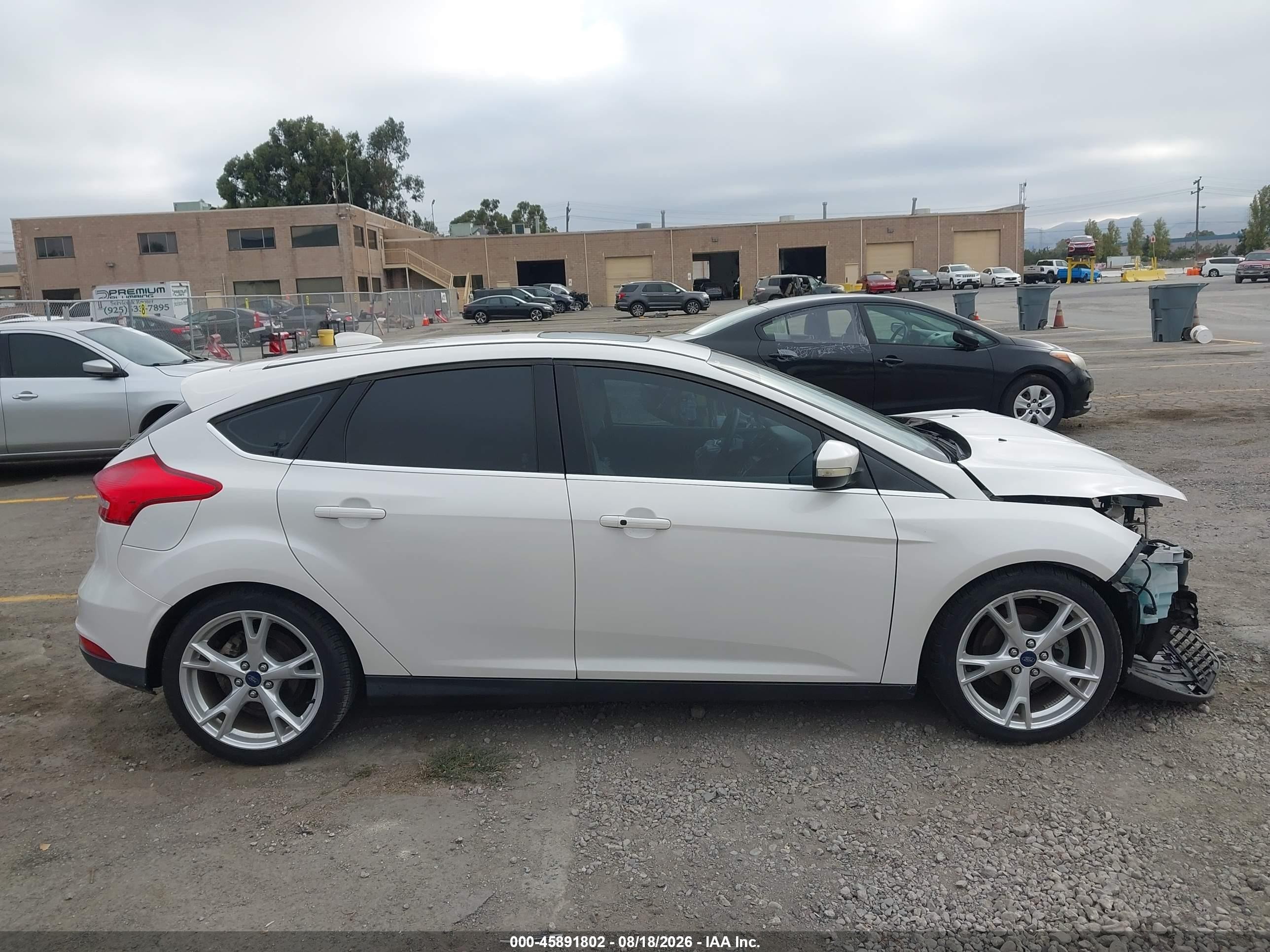 2015 Ford Focus Titanium Белый vin: 1FADP3N22FL341860