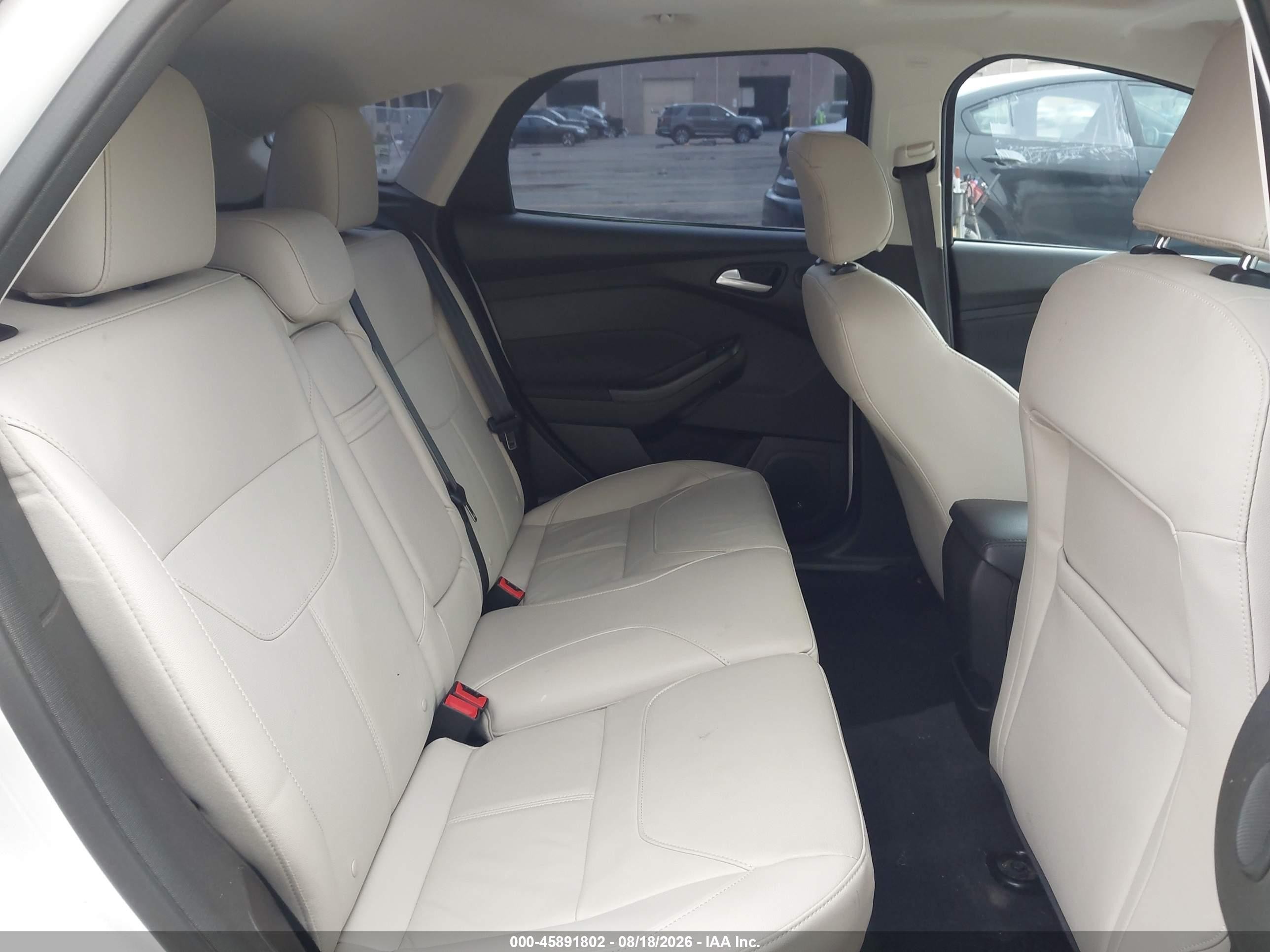 2015 Ford Focus Titanium Белый vin: 1FADP3N22FL341860