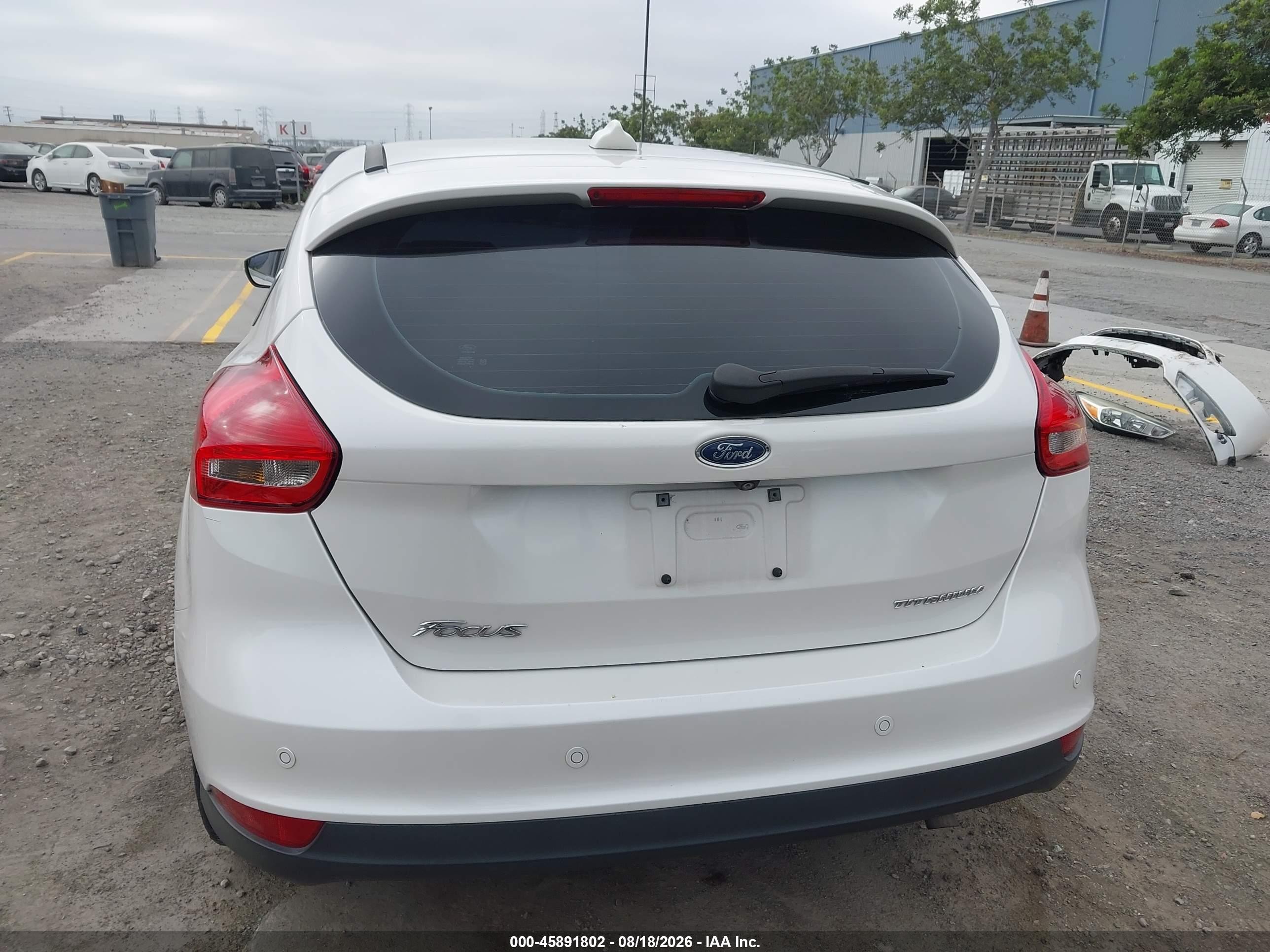 2015 Ford Focus Titanium Белый vin: 1FADP3N22FL341860