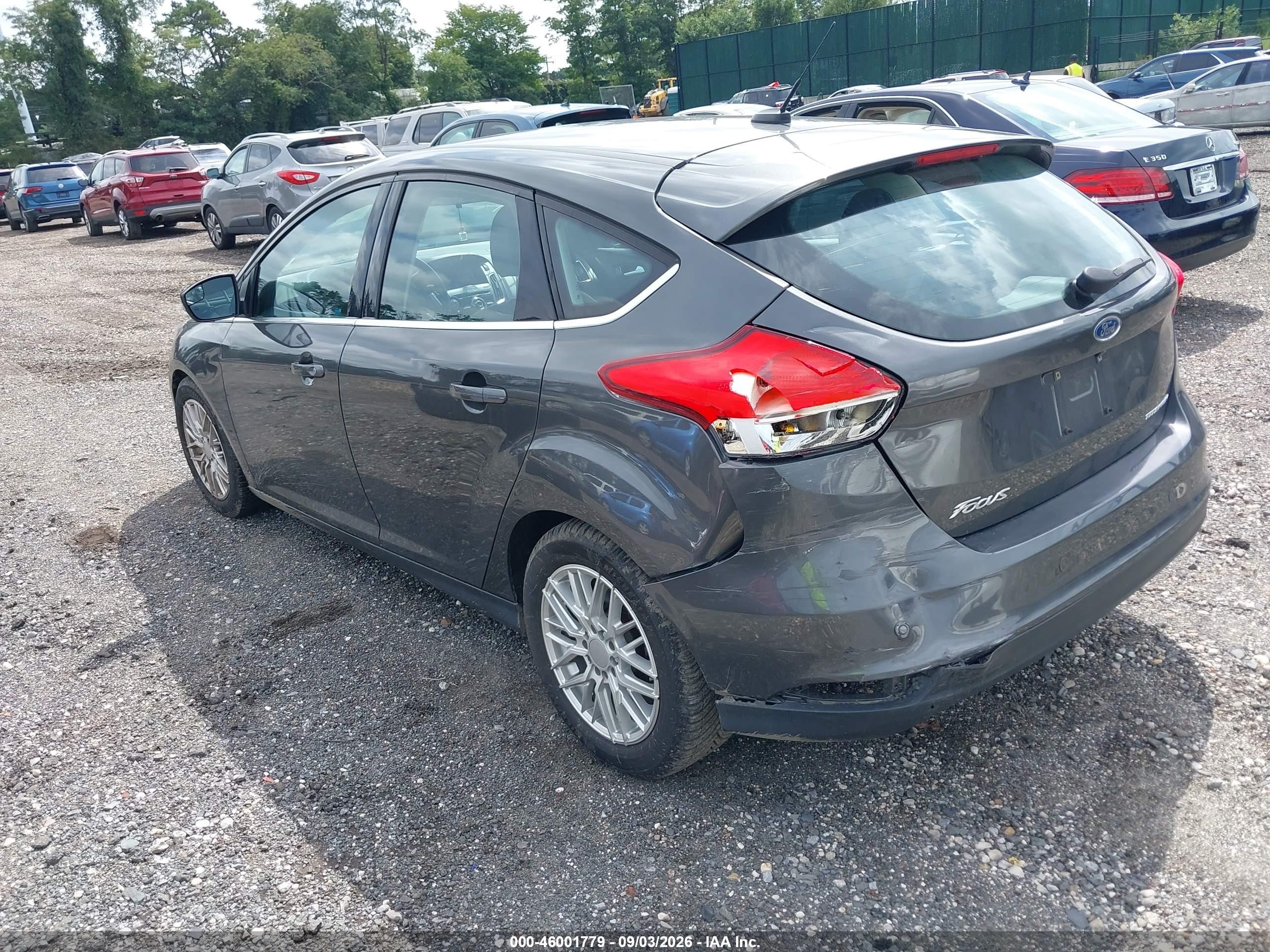 2015 Ford Focus Titanium Серый vin: 1FADP3N22FL381159