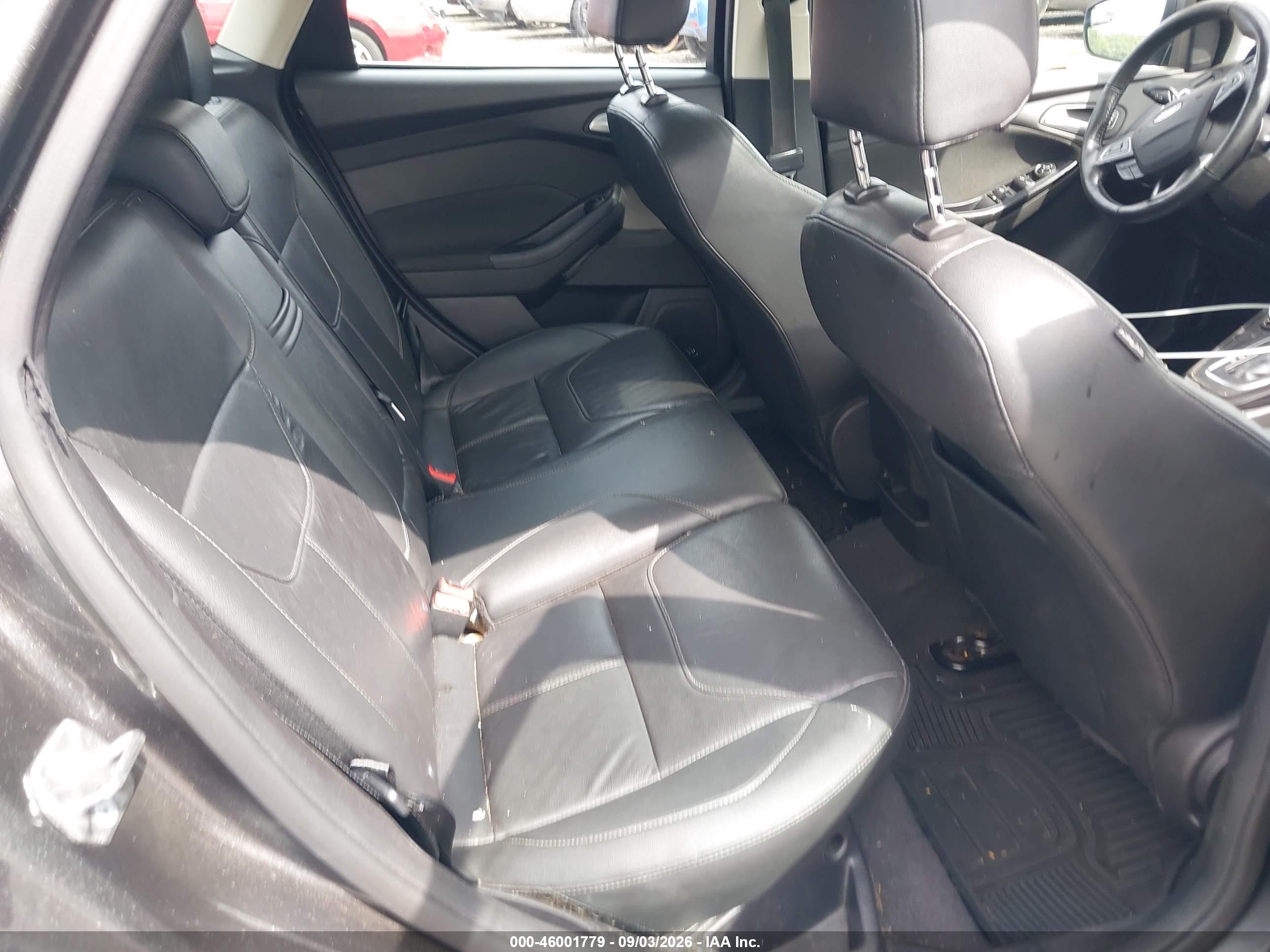 2015 Ford Focus Titanium Серый vin: 1FADP3N22FL381159