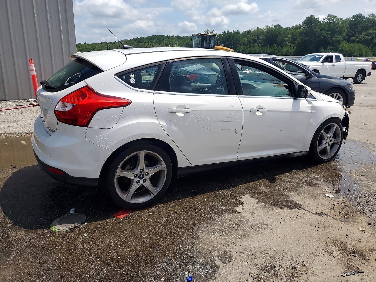 2013 Ford Focus Titanium White vin: 1FADP3N23DL141969