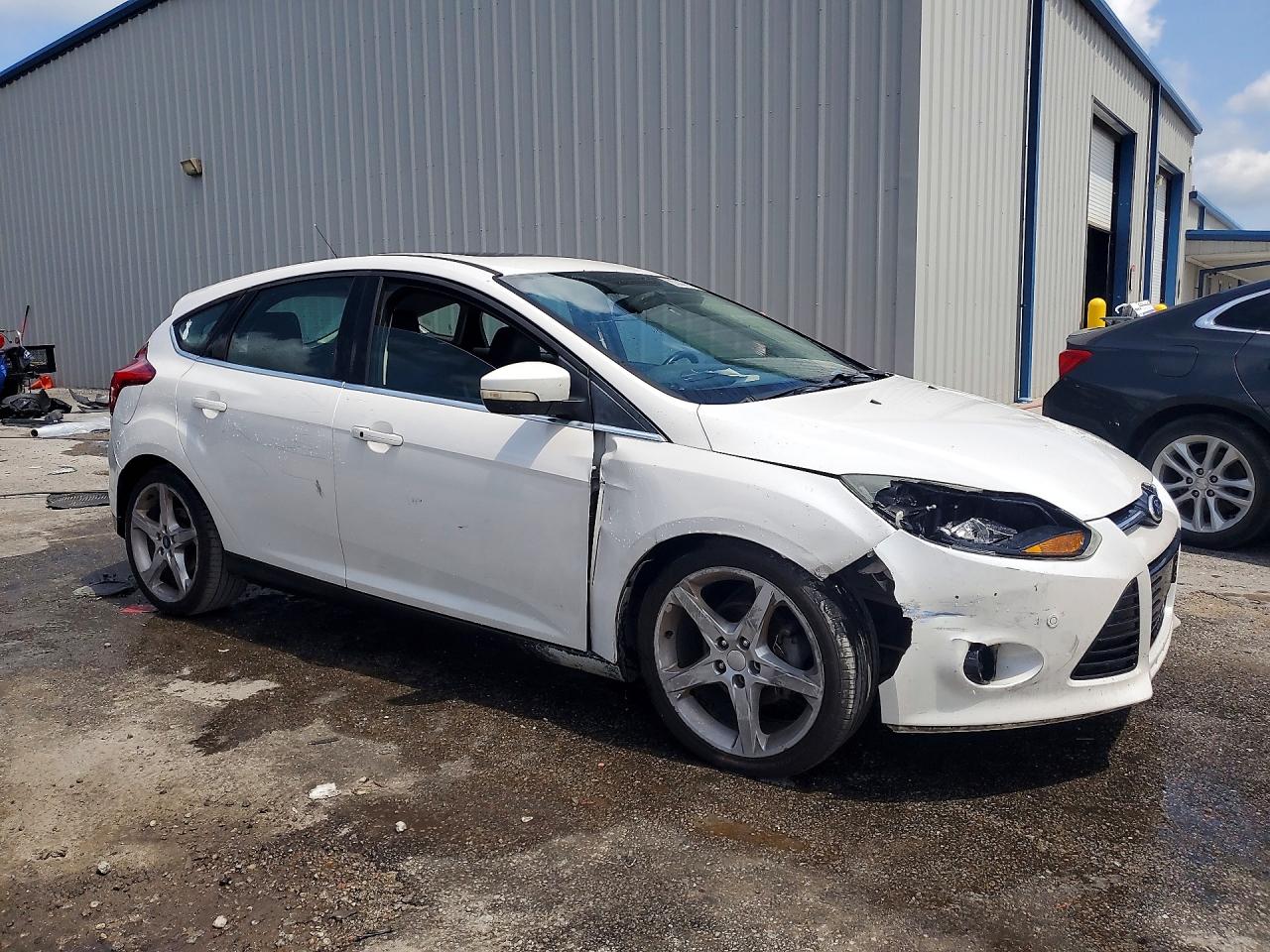 2013 Ford Focus Titanium White vin: 1FADP3N23DL141969