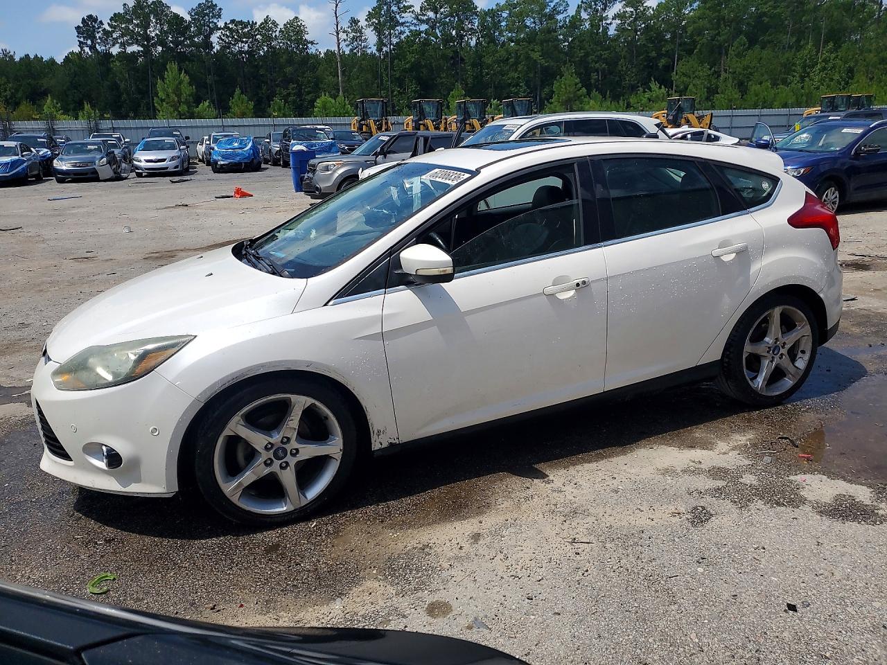 2013 Ford Focus Titanium White vin: 1FADP3N23DL141969