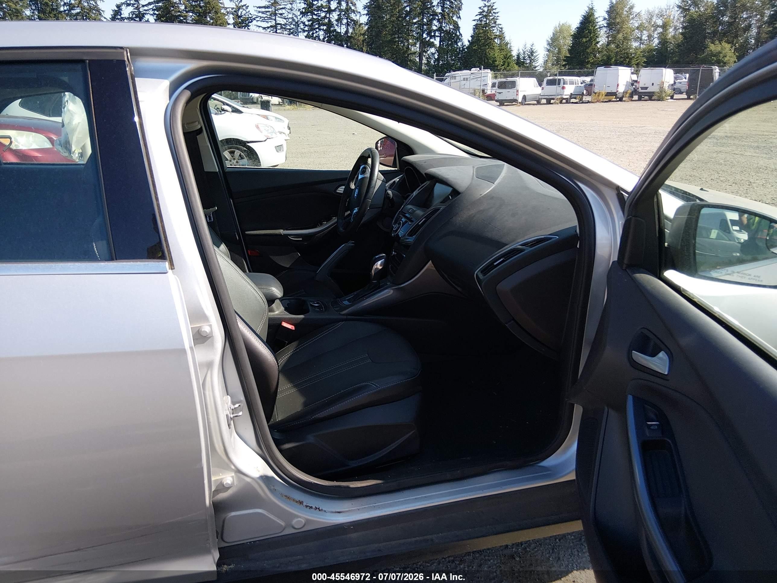 2013 Ford Focus Titanium Серебряный vin: 1FADP3N23DL226956