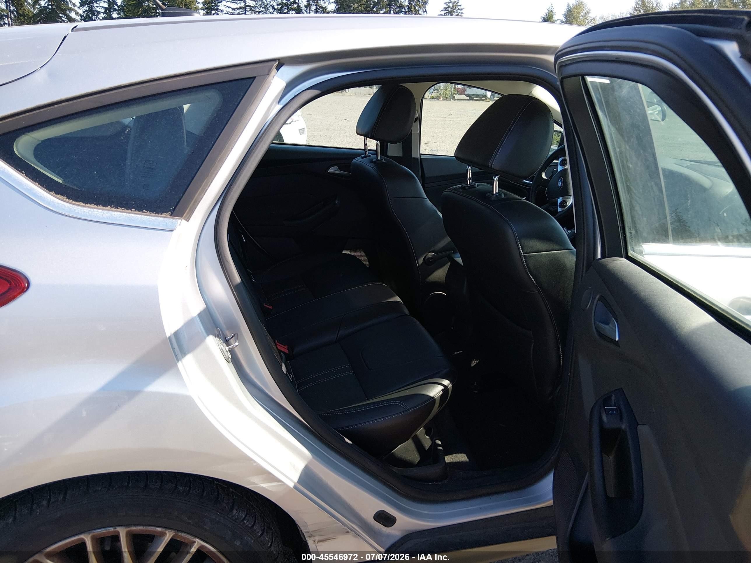 2013 Ford Focus Titanium Серебряный vin: 1FADP3N23DL226956