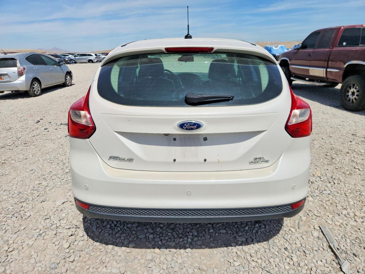 2013 Ford Focus Titanium White vin: 1FADP3N23DL335191