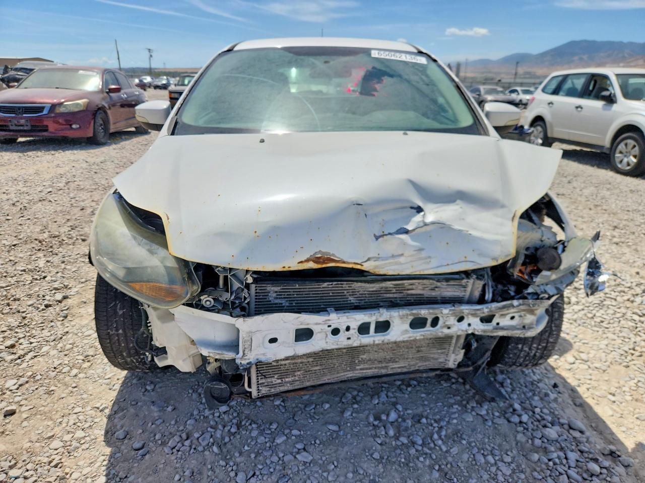 2013 Ford Focus Titanium White vin: 1FADP3N23DL335191