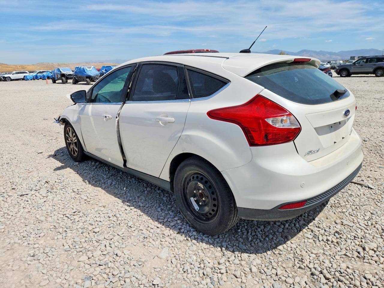 2013 Ford Focus Titanium White vin: 1FADP3N23DL335191