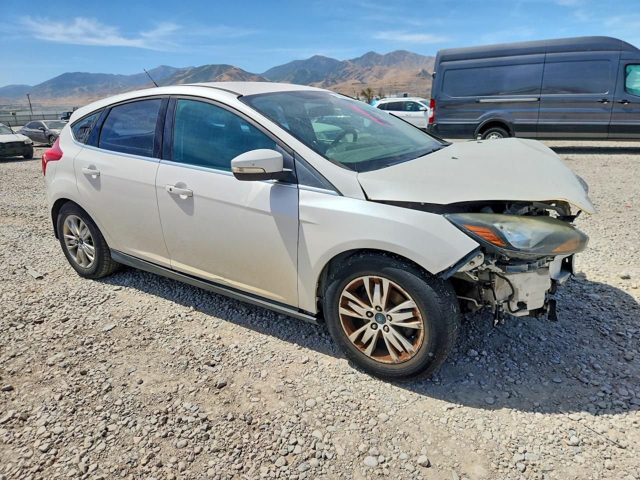 2013 Ford Focus Titanium White vin: 1FADP3N23DL335191