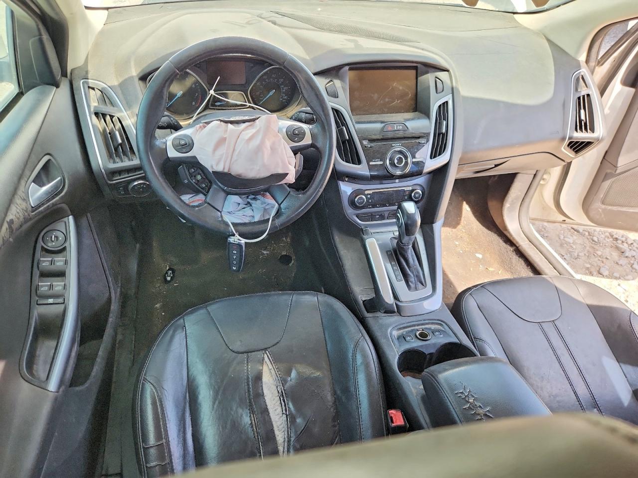 2013 Ford Focus Titanium White vin: 1FADP3N23DL335191
