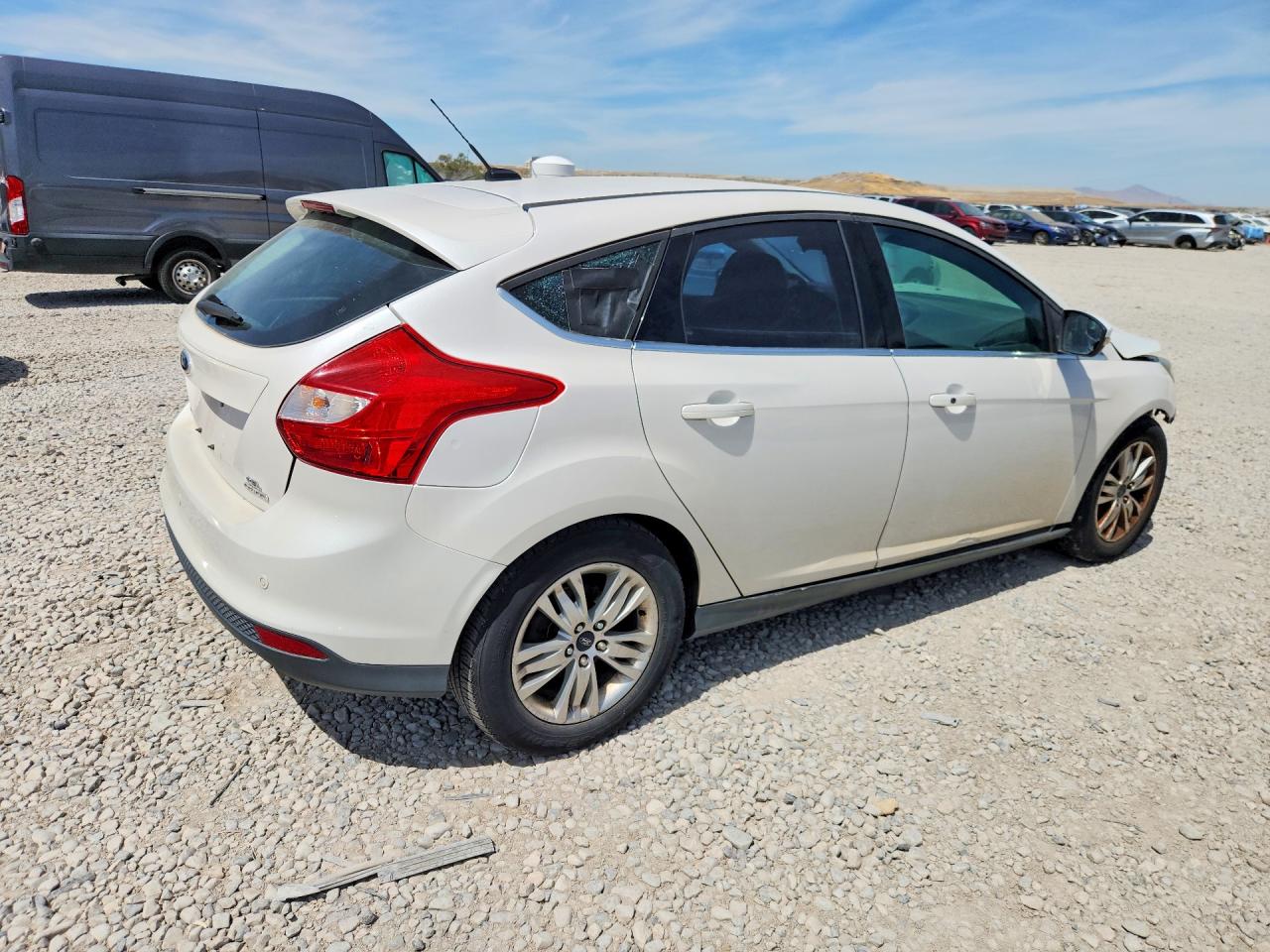 2013 Ford Focus Titanium White vin: 1FADP3N23DL335191