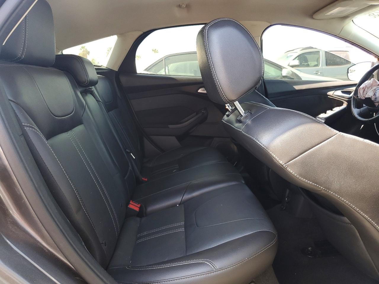 2014 Ford Focus Titanium Silver vin: 1FADP3N23EL294269