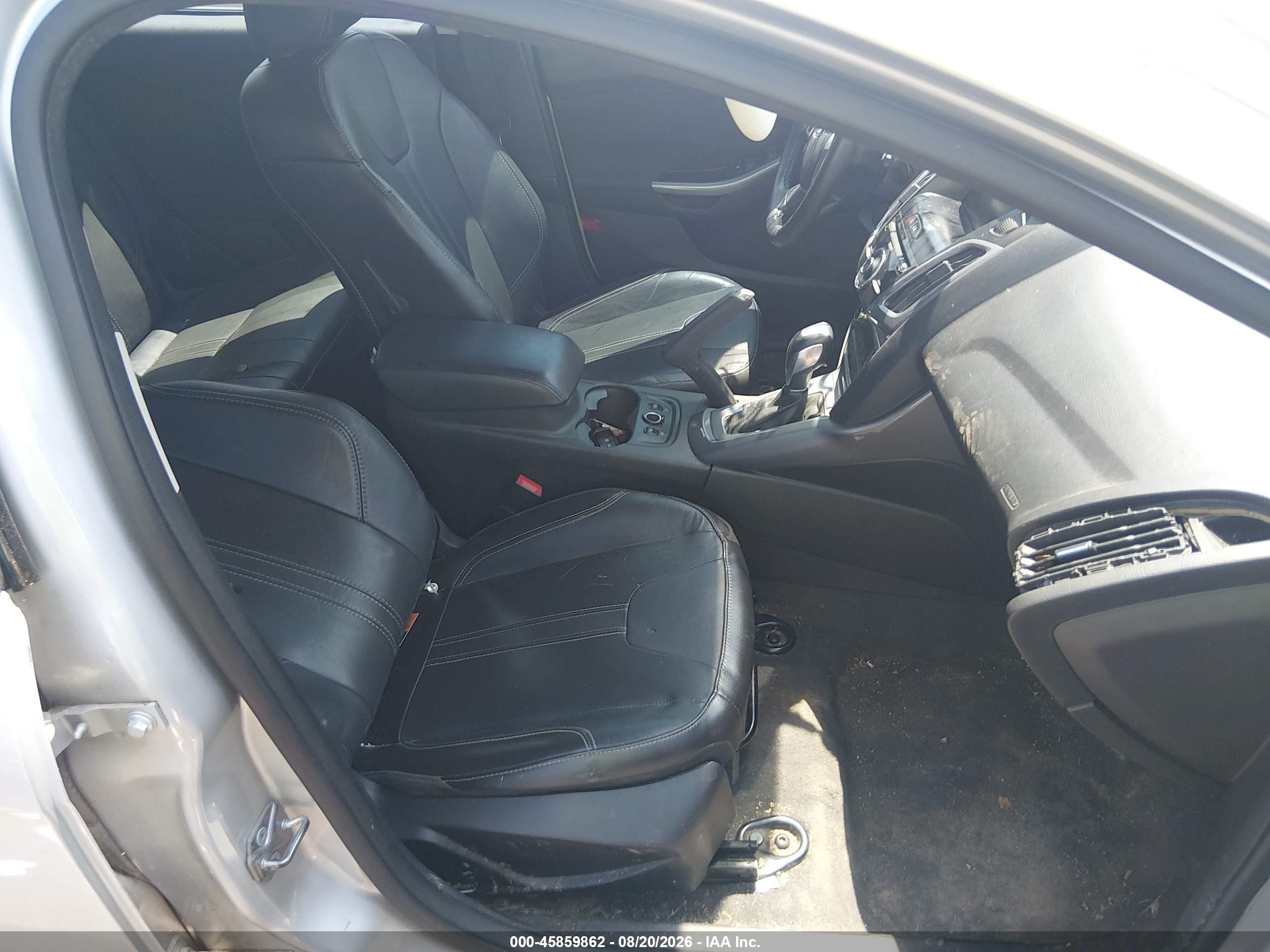 2014 Ford Focus Titanium Серебряный vin: 1FADP3N23EL298080
