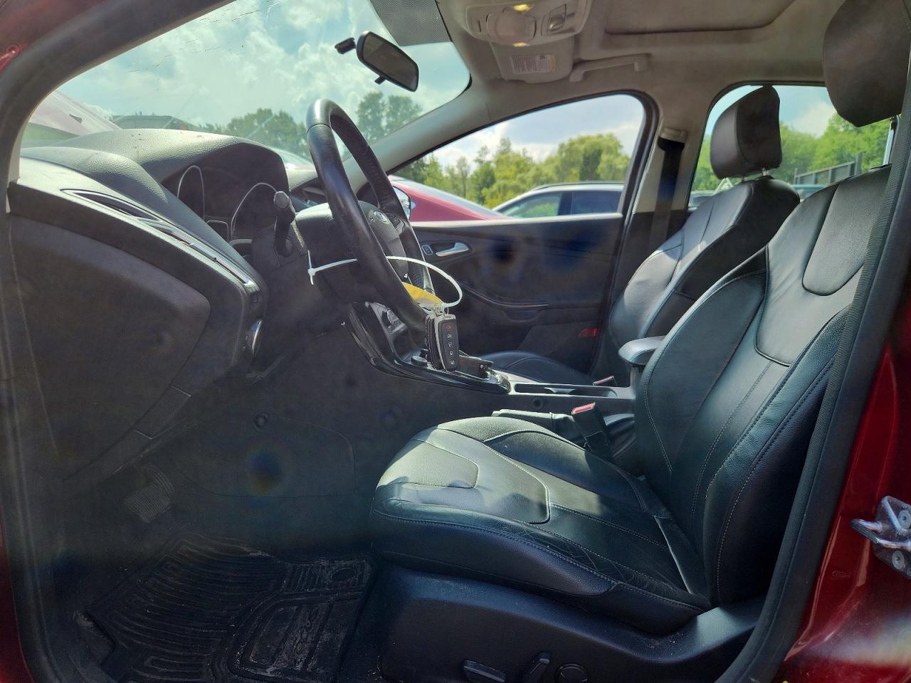 2015 Ford Focus Titanium Red vin: 1FADP3N23FL227091
