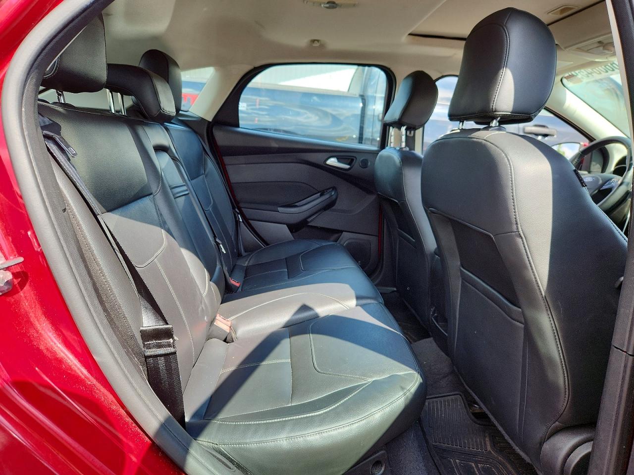 2015 Ford Focus Titanium Red vin: 1FADP3N23FL227091