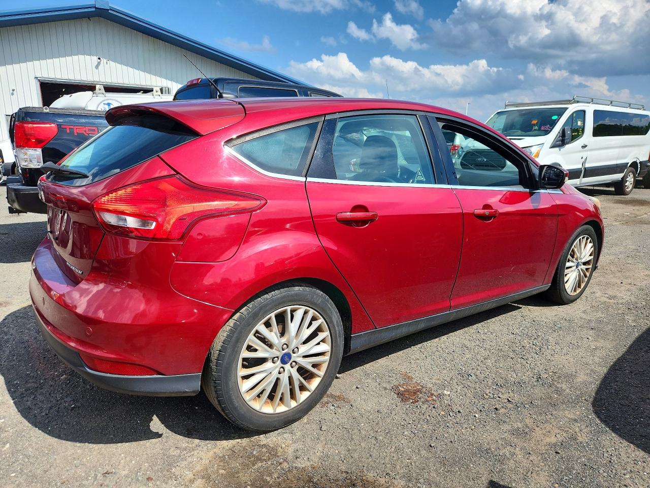 2015 Ford Focus Titanium Red vin: 1FADP3N23FL227091