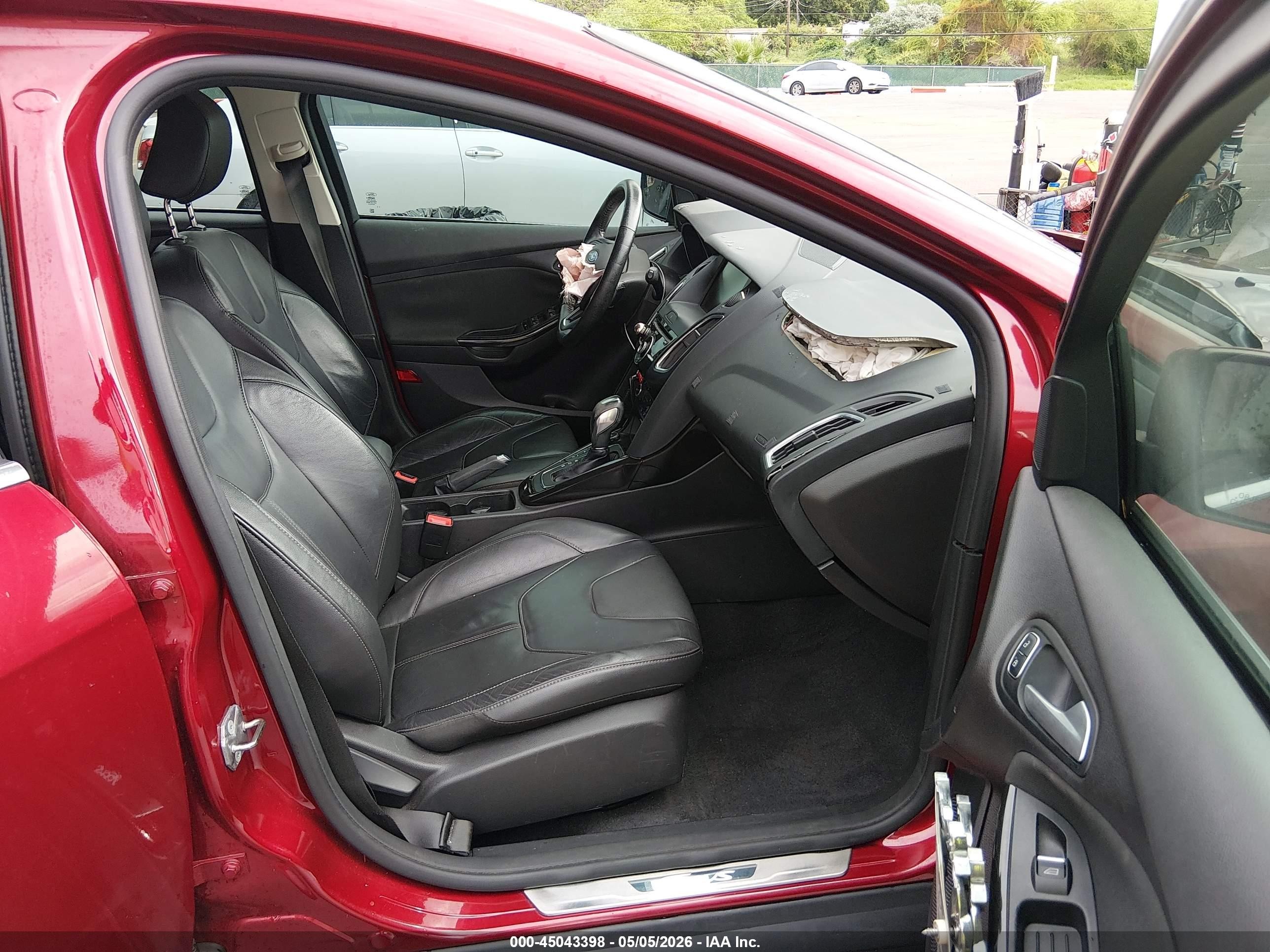 2015 Ford Focus Titanium Red vin: 1FADP3N23FL234994