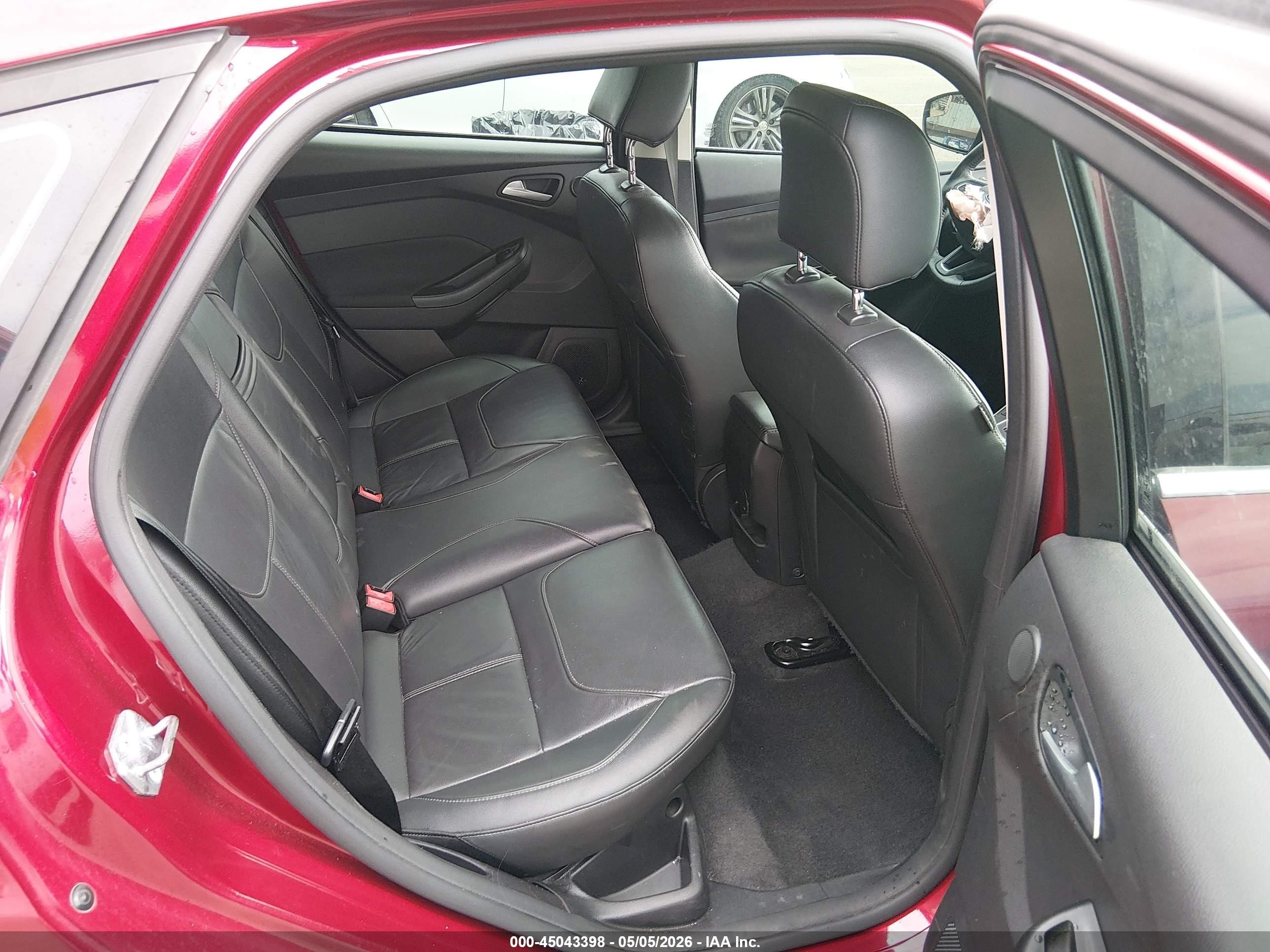 2015 Ford Focus Titanium Red vin: 1FADP3N23FL234994