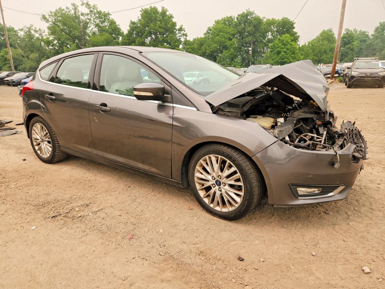 2015 Ford Focus Titanium Gray vin: 1FADP3N23FL360286
