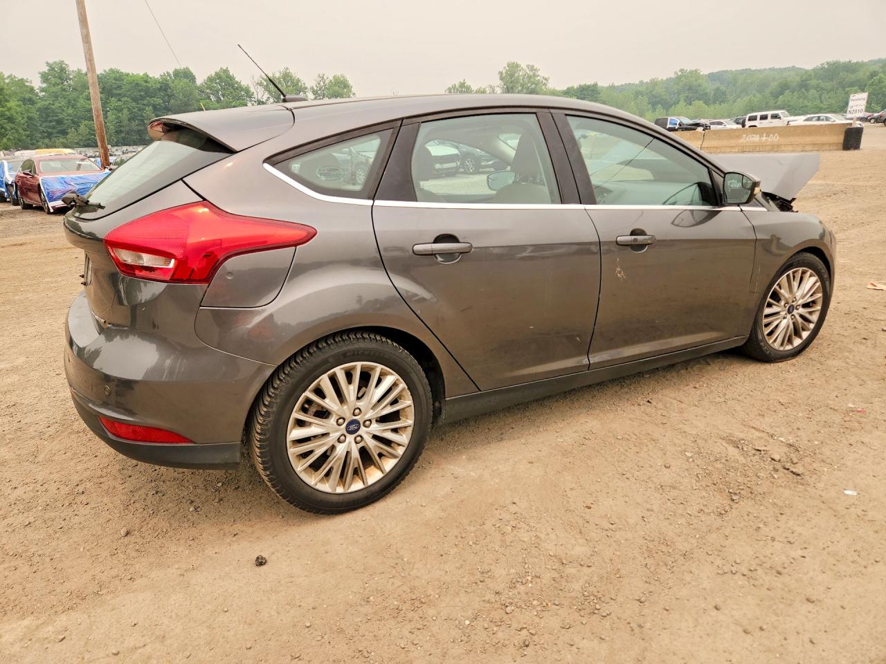 2015 Ford Focus Titanium Gray vin: 1FADP3N23FL360286