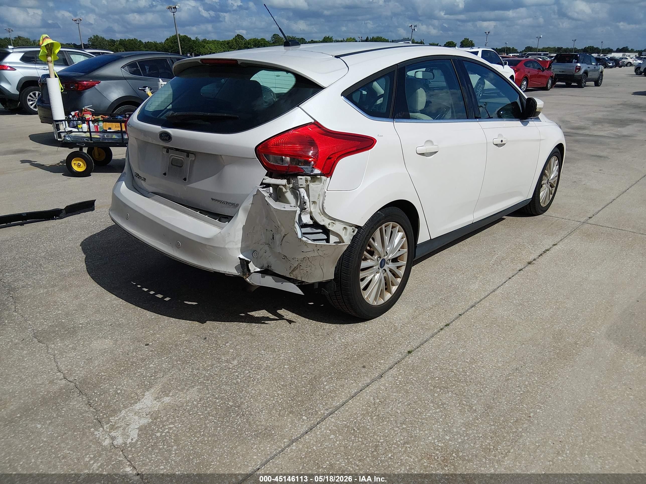 2017 Ford Focus Titanium Белый vin: 1FADP3N23HL212948