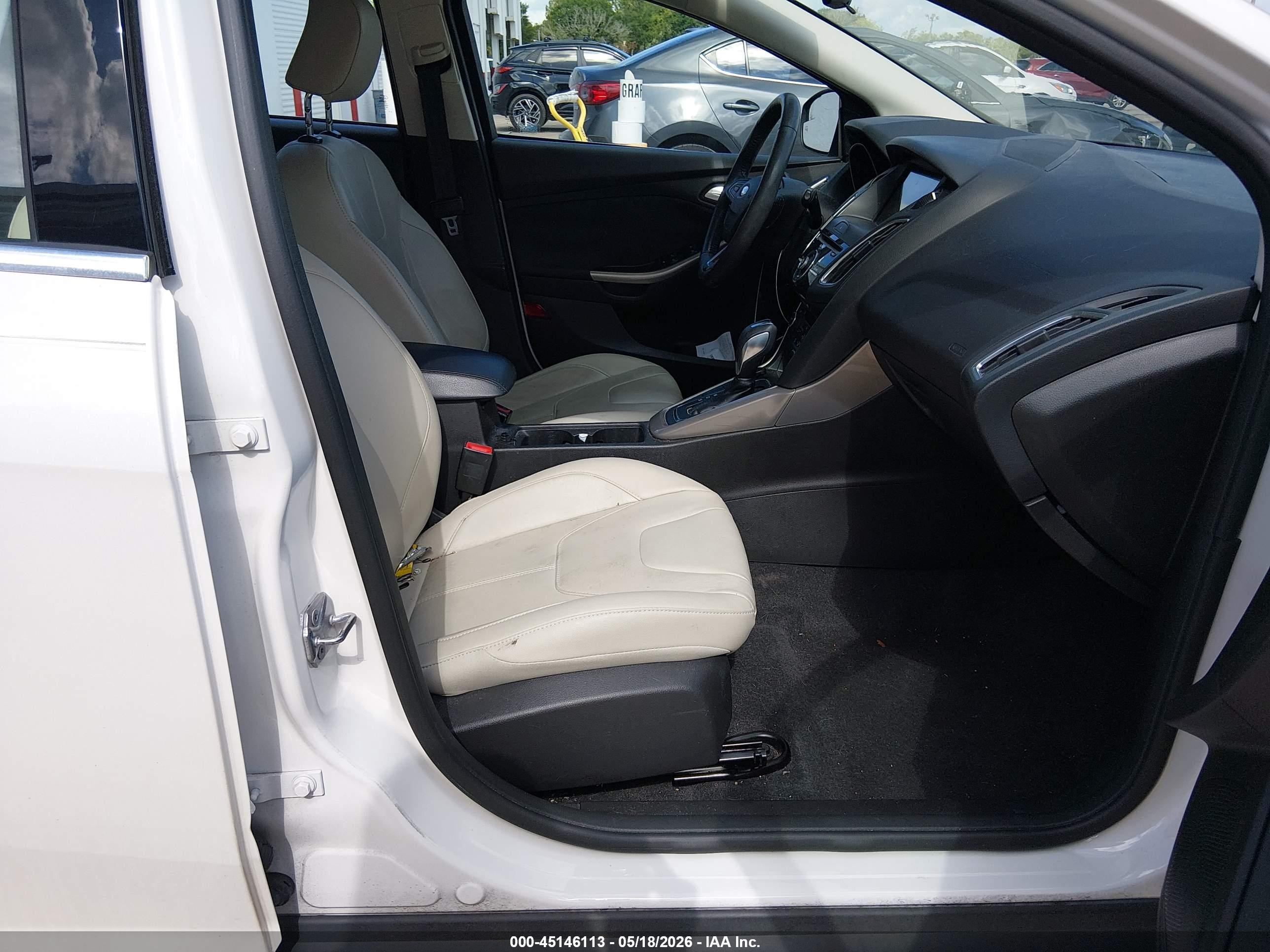2017 Ford Focus Titanium Белый vin: 1FADP3N23HL212948