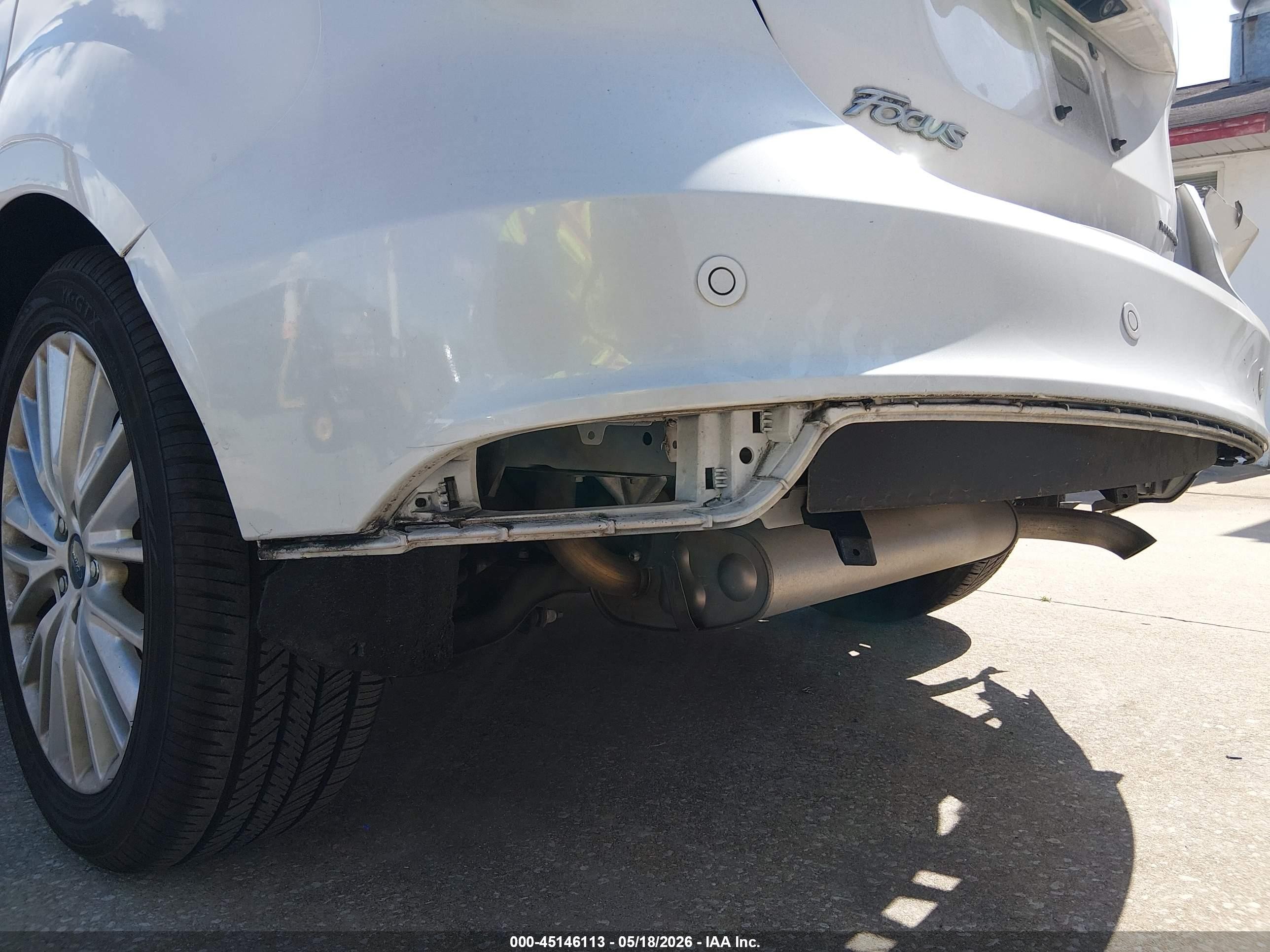 2017 Ford Focus Titanium Белый vin: 1FADP3N23HL212948