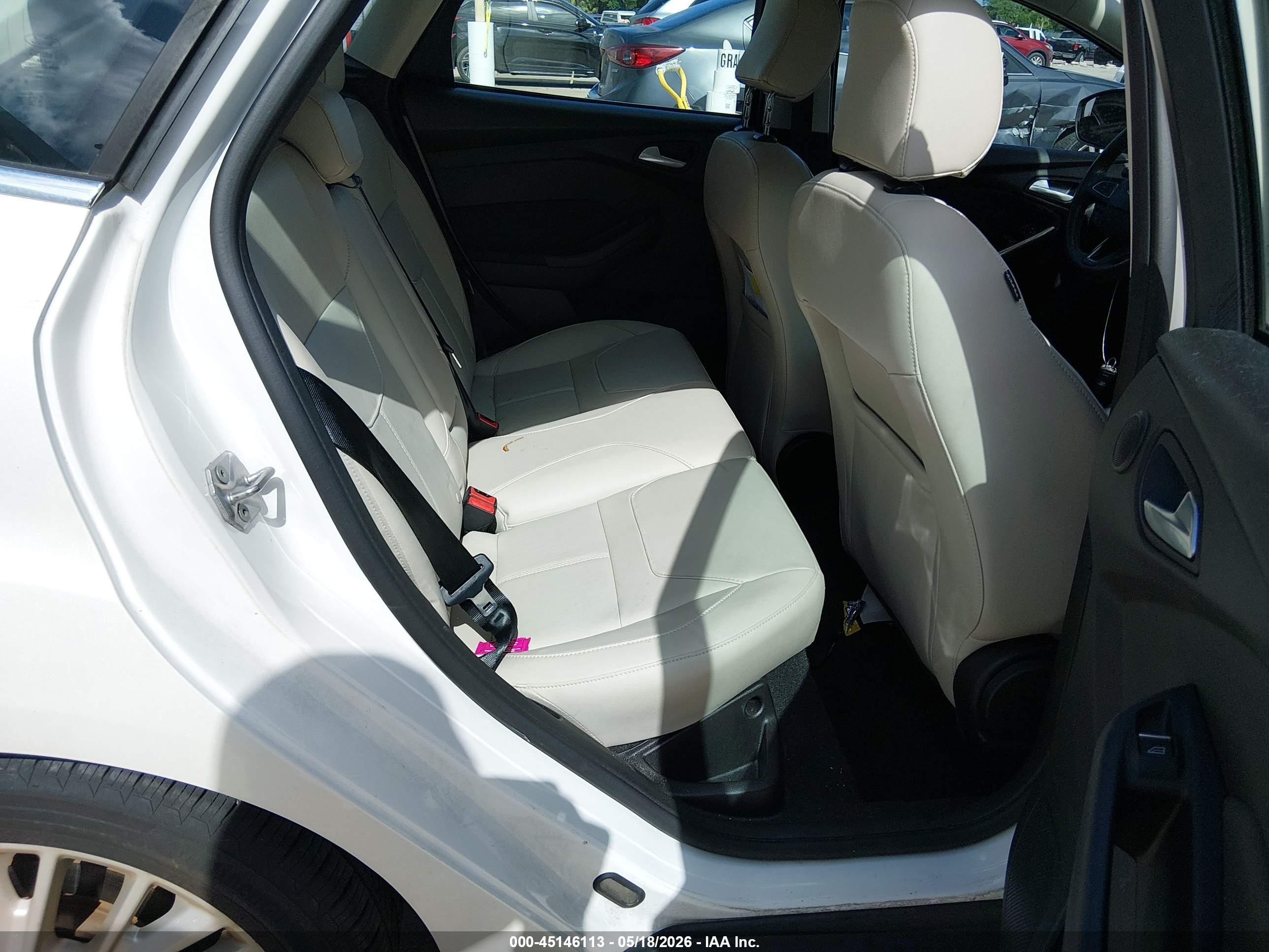 2017 Ford Focus Titanium Белый vin: 1FADP3N23HL212948