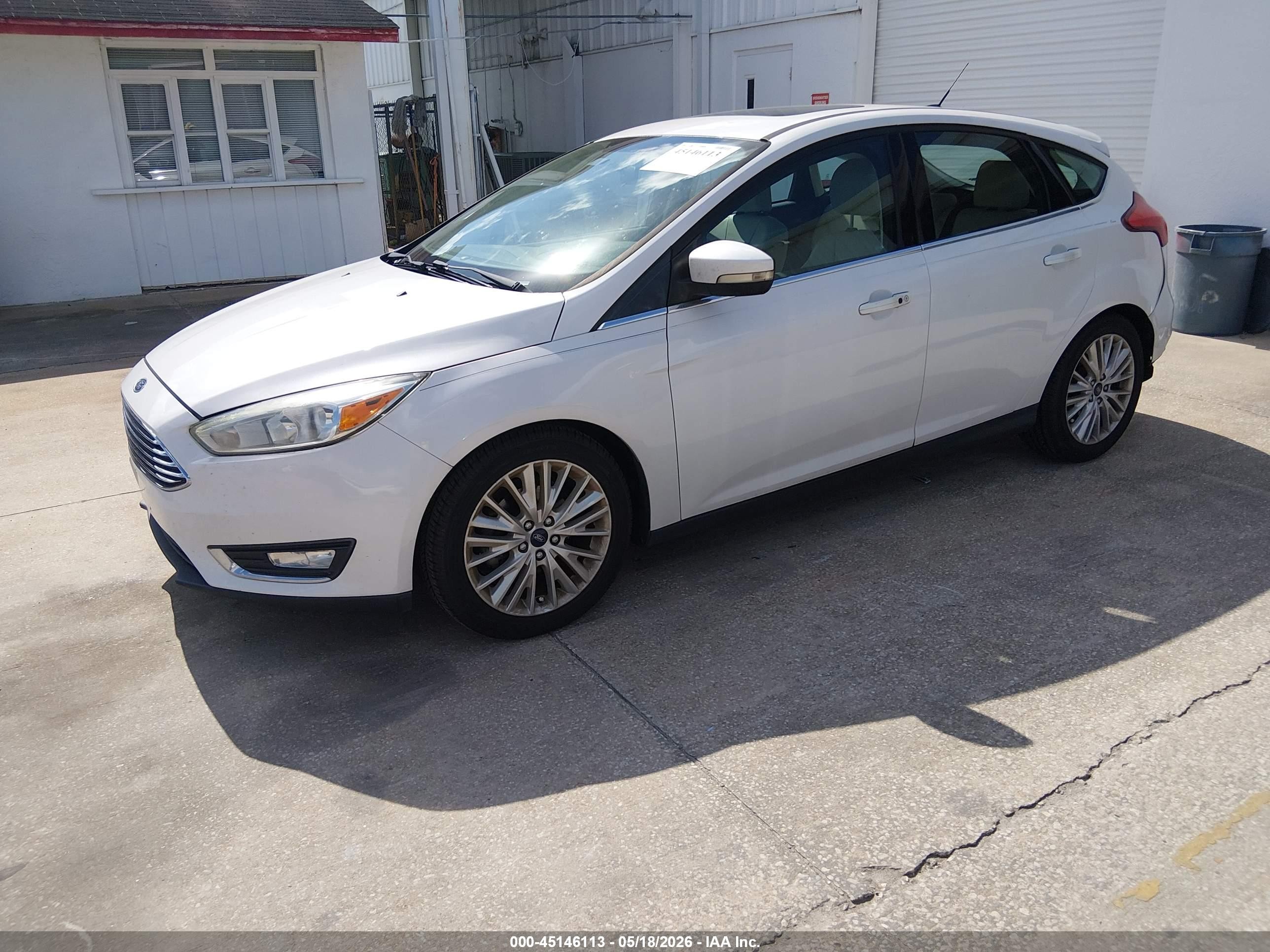 2017 Ford Focus Titanium Белый vin: 1FADP3N23HL212948