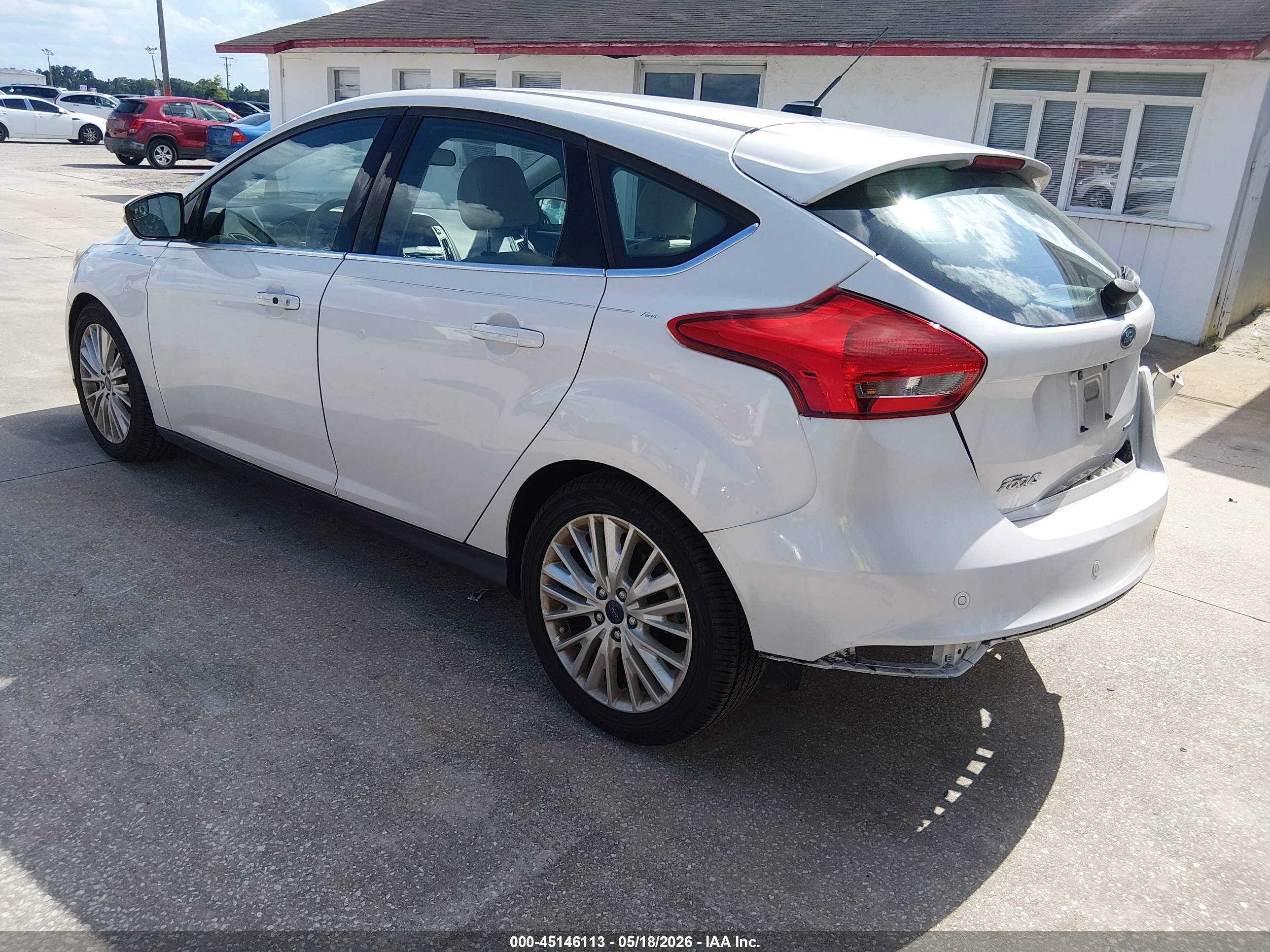 2017 Ford Focus Titanium Белый vin: 1FADP3N23HL212948