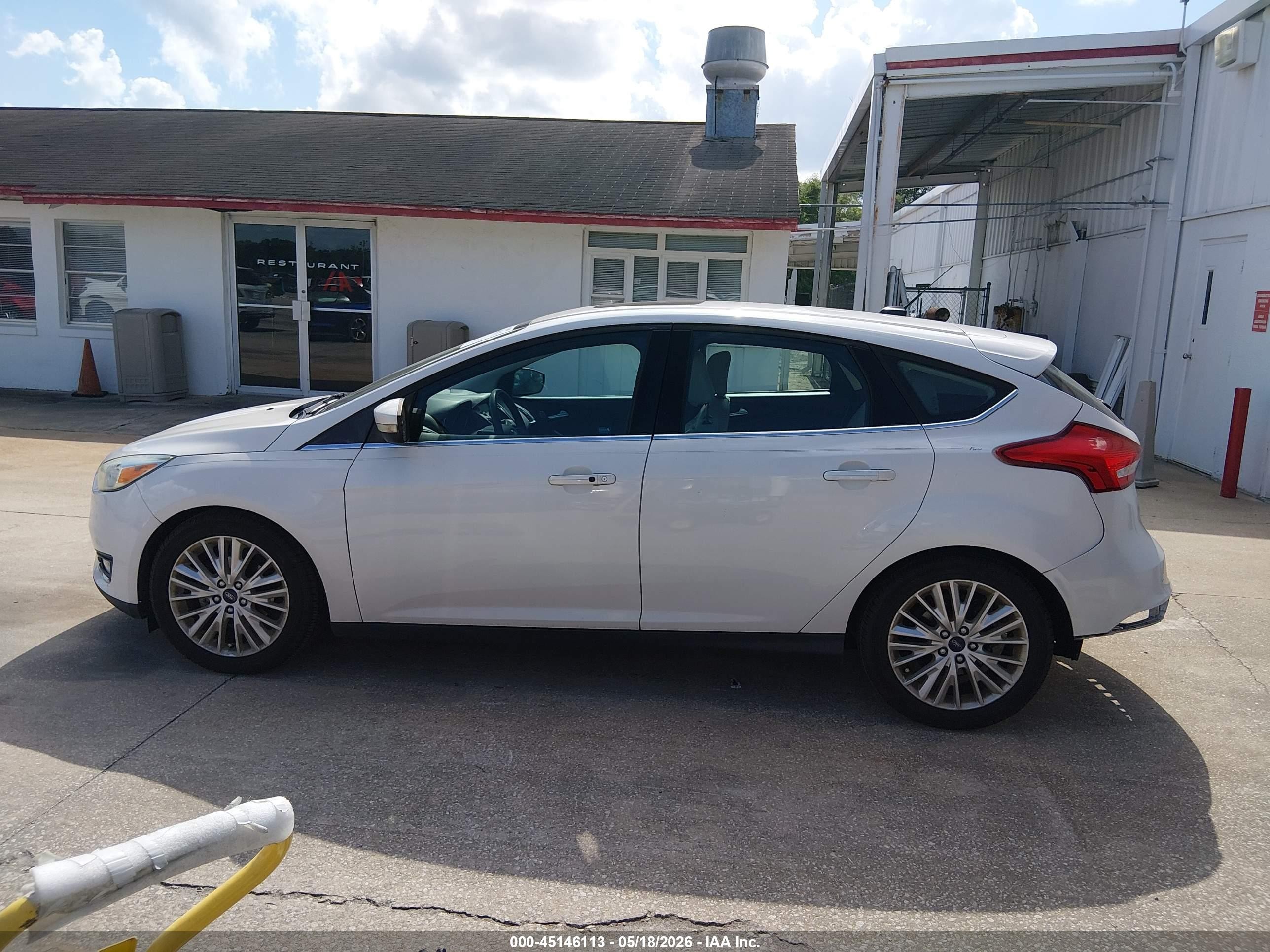 2017 Ford Focus Titanium Белый vin: 1FADP3N23HL212948
