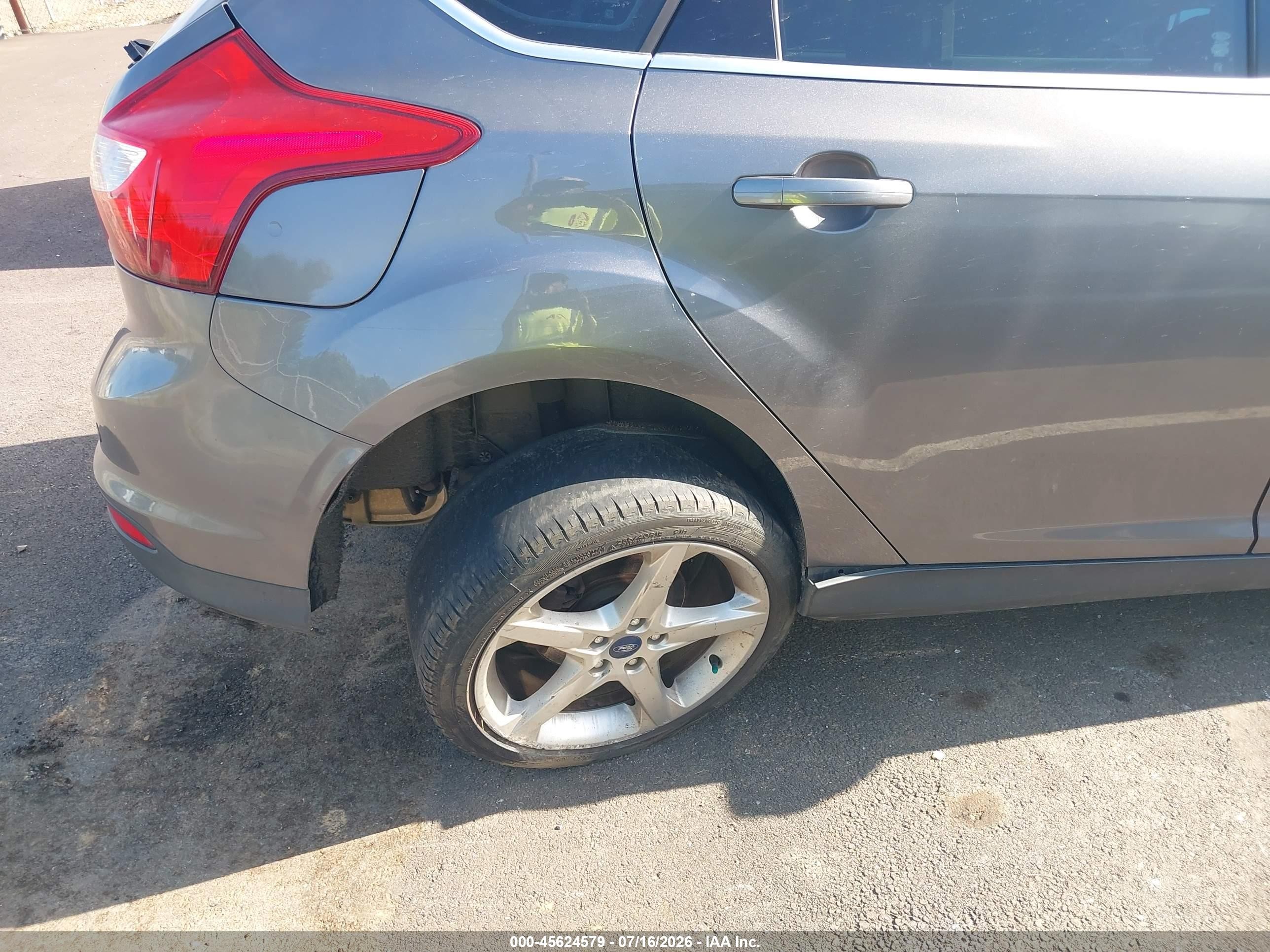 2014 Ford Focus Titanium Gray vin: 1FADP3N24EL126785