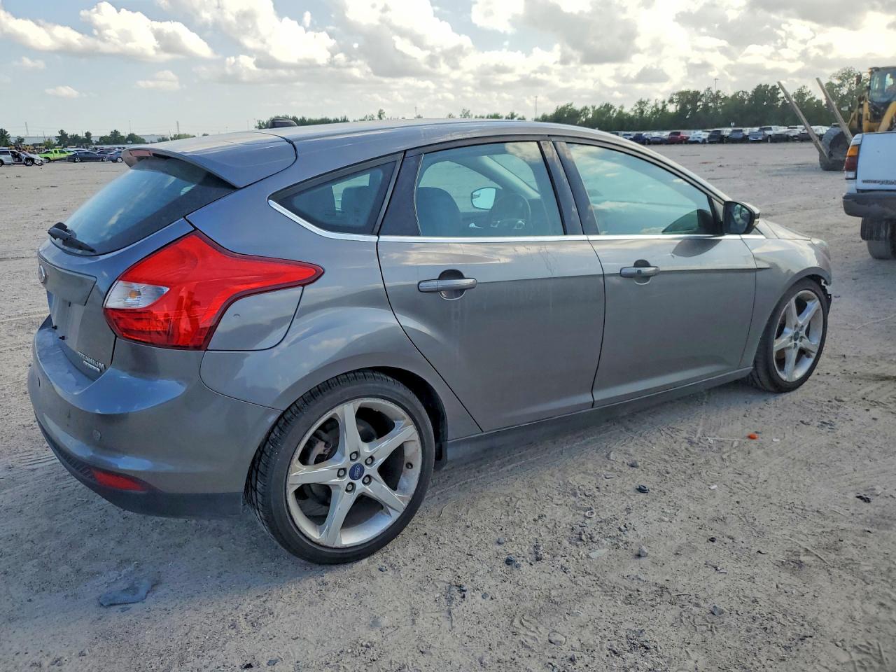 2014 Ford Focus Titanium Silver vin: 1FADP3N24EL423006