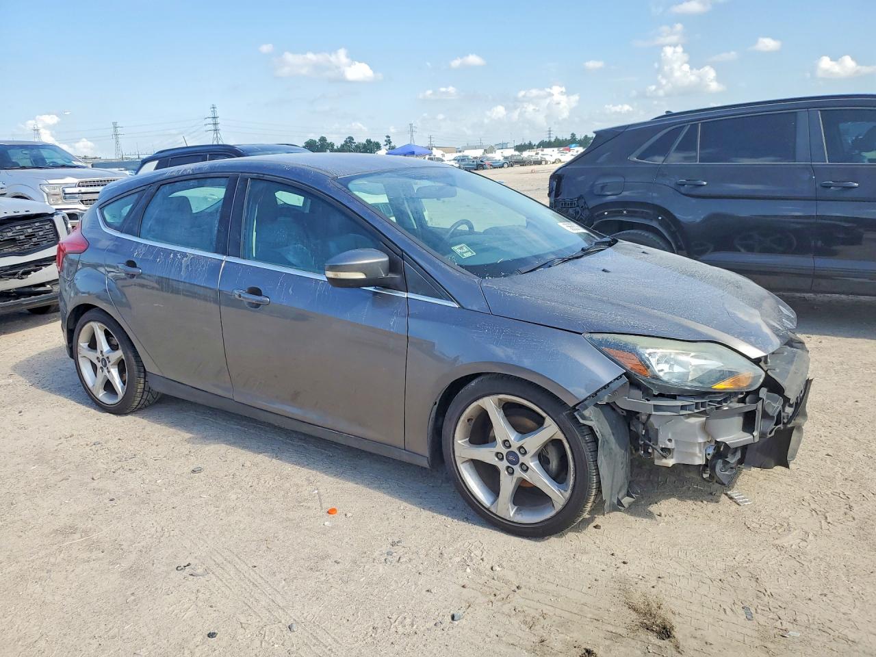 2014 Ford Focus Titanium Silver vin: 1FADP3N24EL423006
