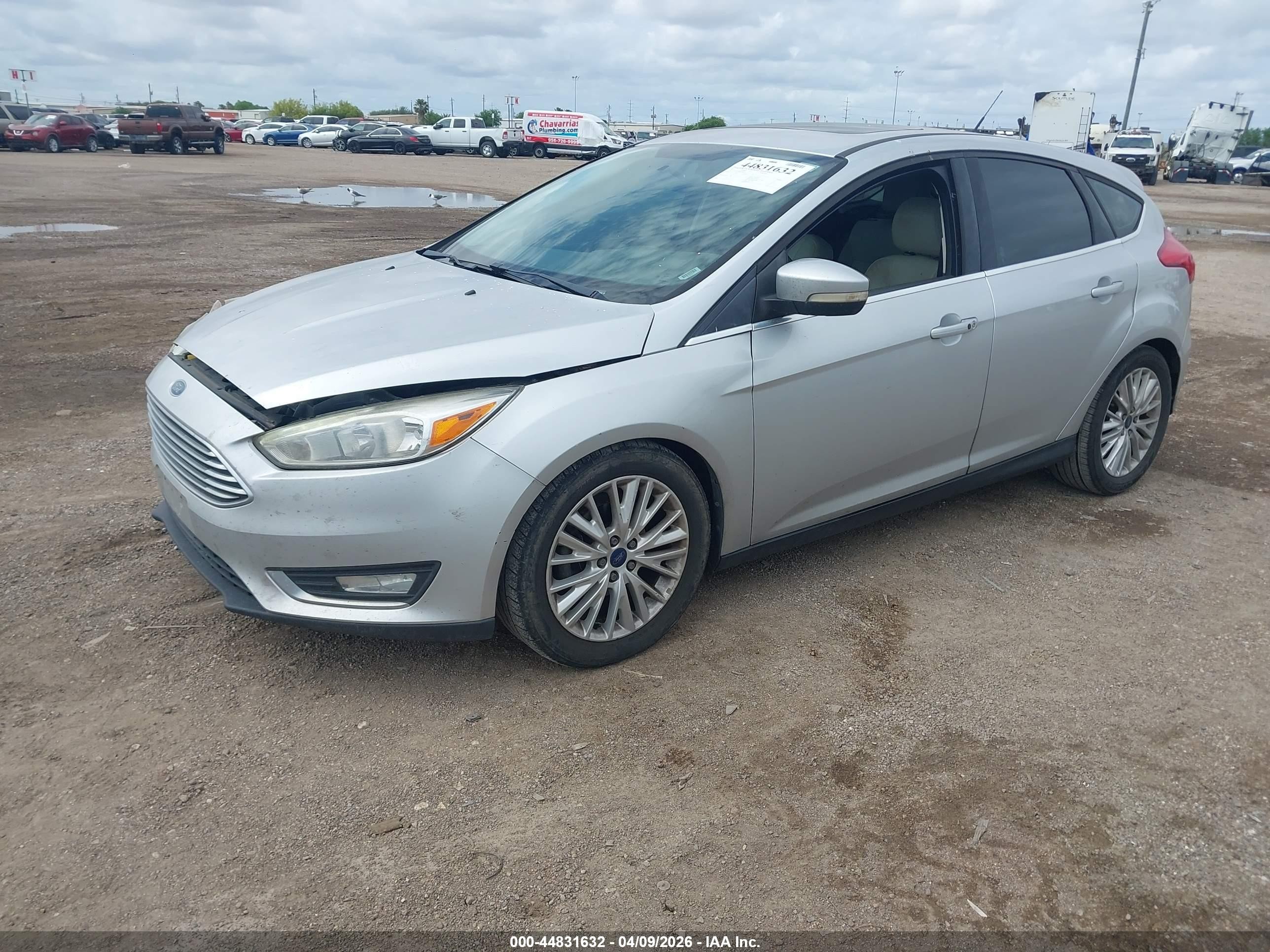 2017 Ford Focus Titanium Серебряный vin: 1FADP3N24HL268526