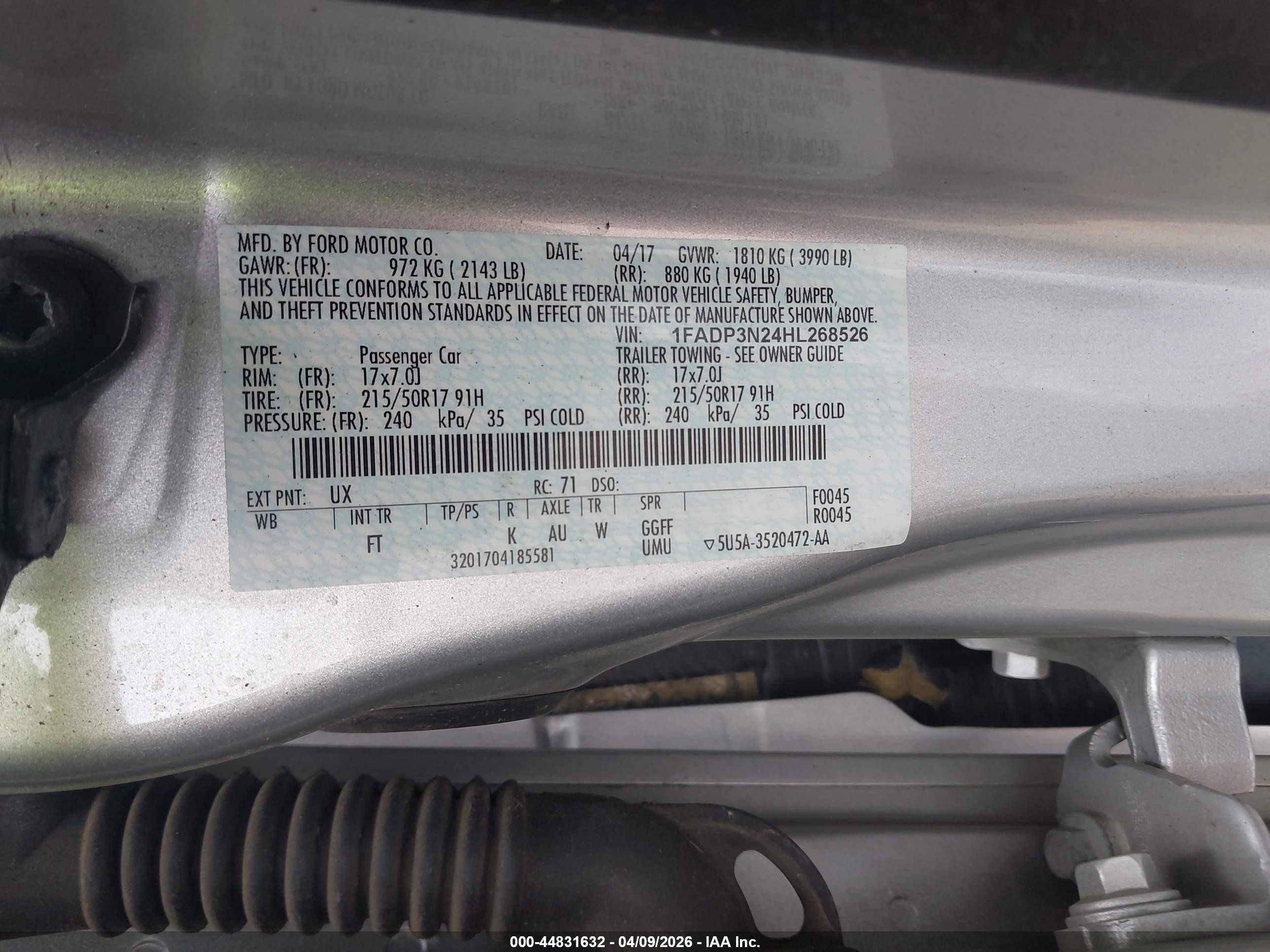 2017 Ford Focus Titanium Серебряный vin: 1FADP3N24HL268526