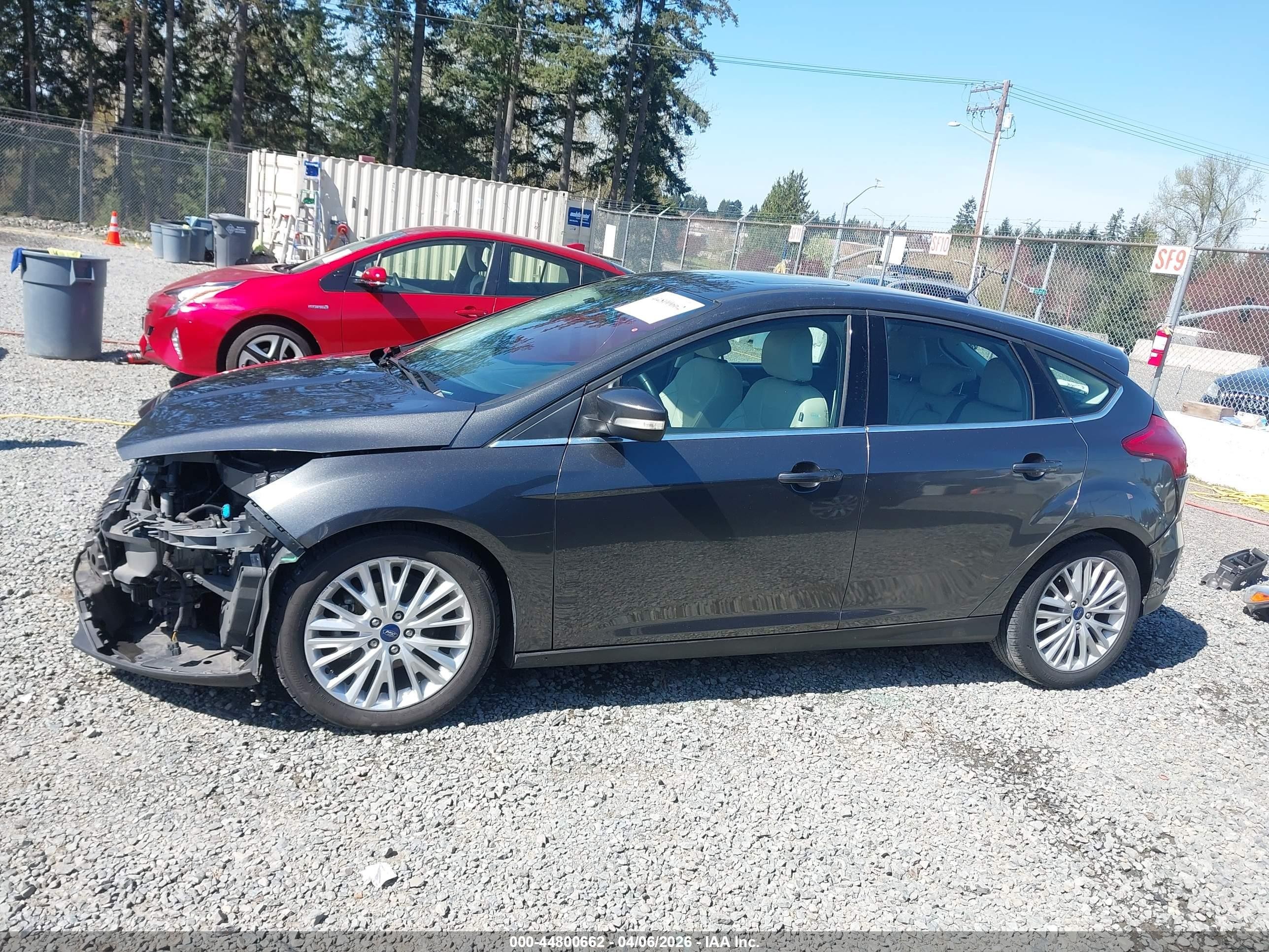 2017 Ford Focus Titanium Gray vin: 1FADP3N24HL279171