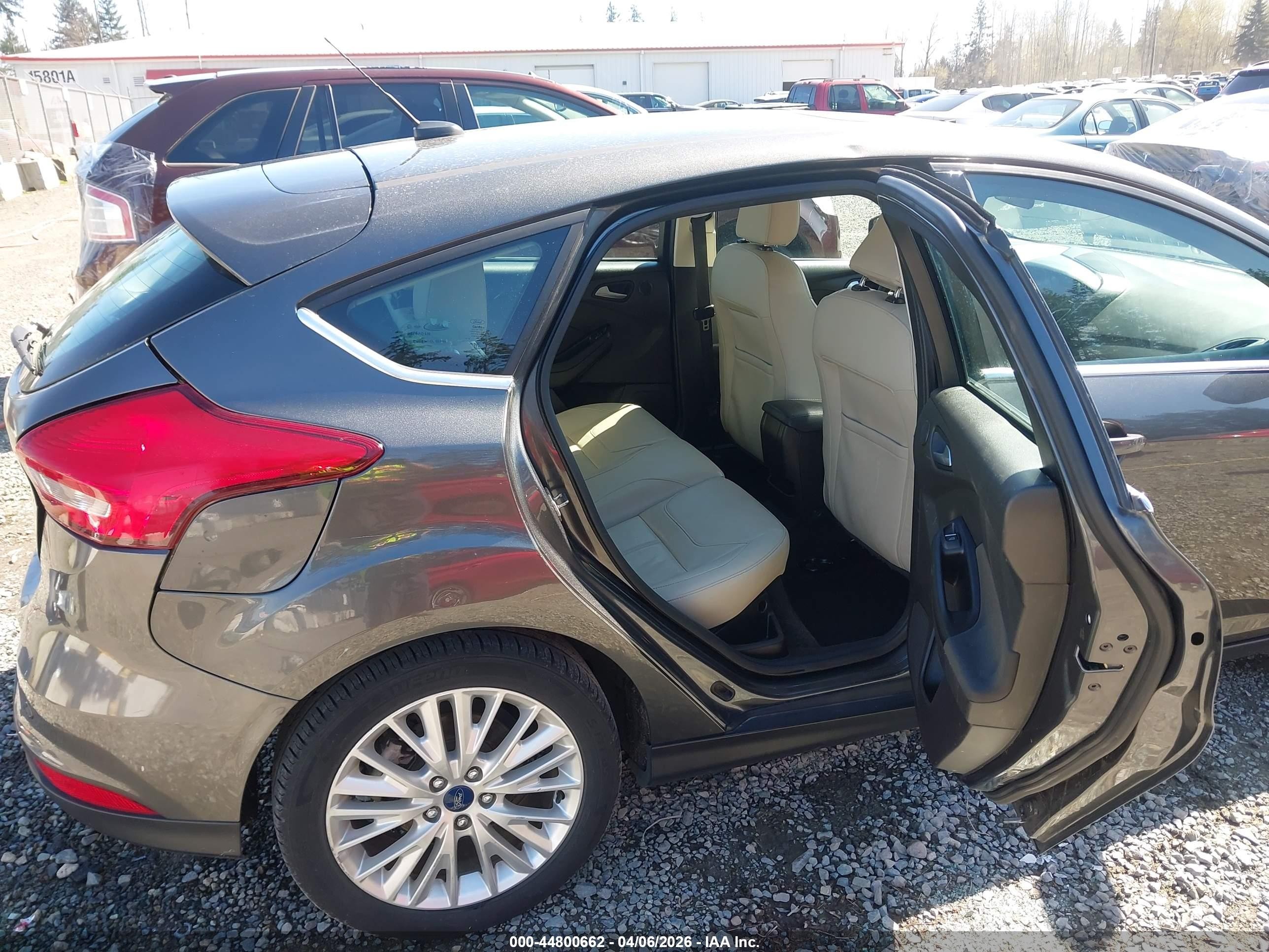 2017 Ford Focus Titanium Gray vin: 1FADP3N24HL279171
