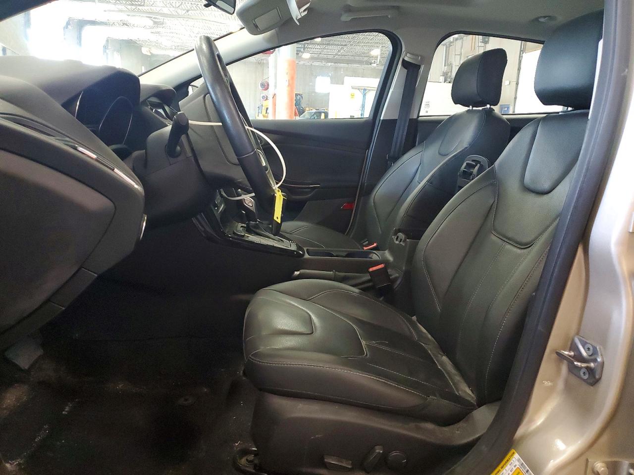 2017 Ford Focus Titanium Beige vin: 1FADP3N24HL310449