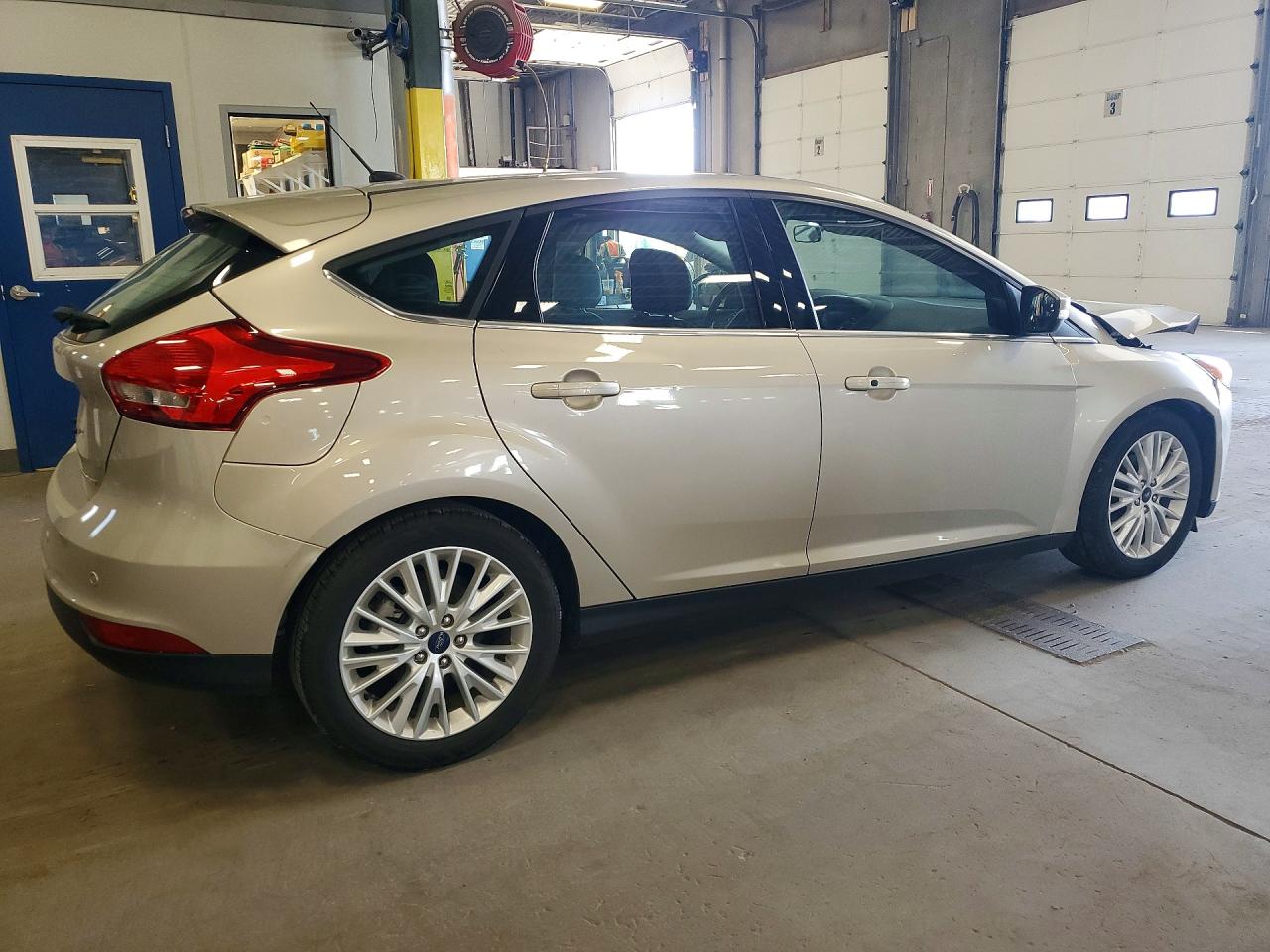 2017 Ford Focus Titanium Beige vin: 1FADP3N24HL310449