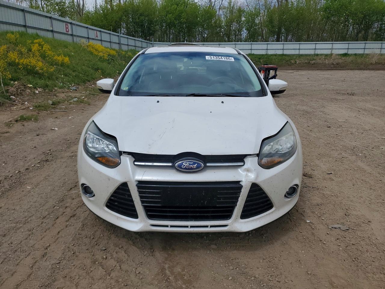 2013 Ford Focus Titanium White vin: 1FADP3N25DL131072