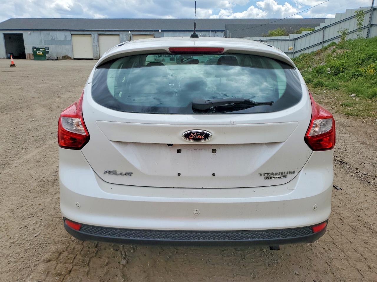 2013 Ford Focus Titanium White vin: 1FADP3N25DL131072