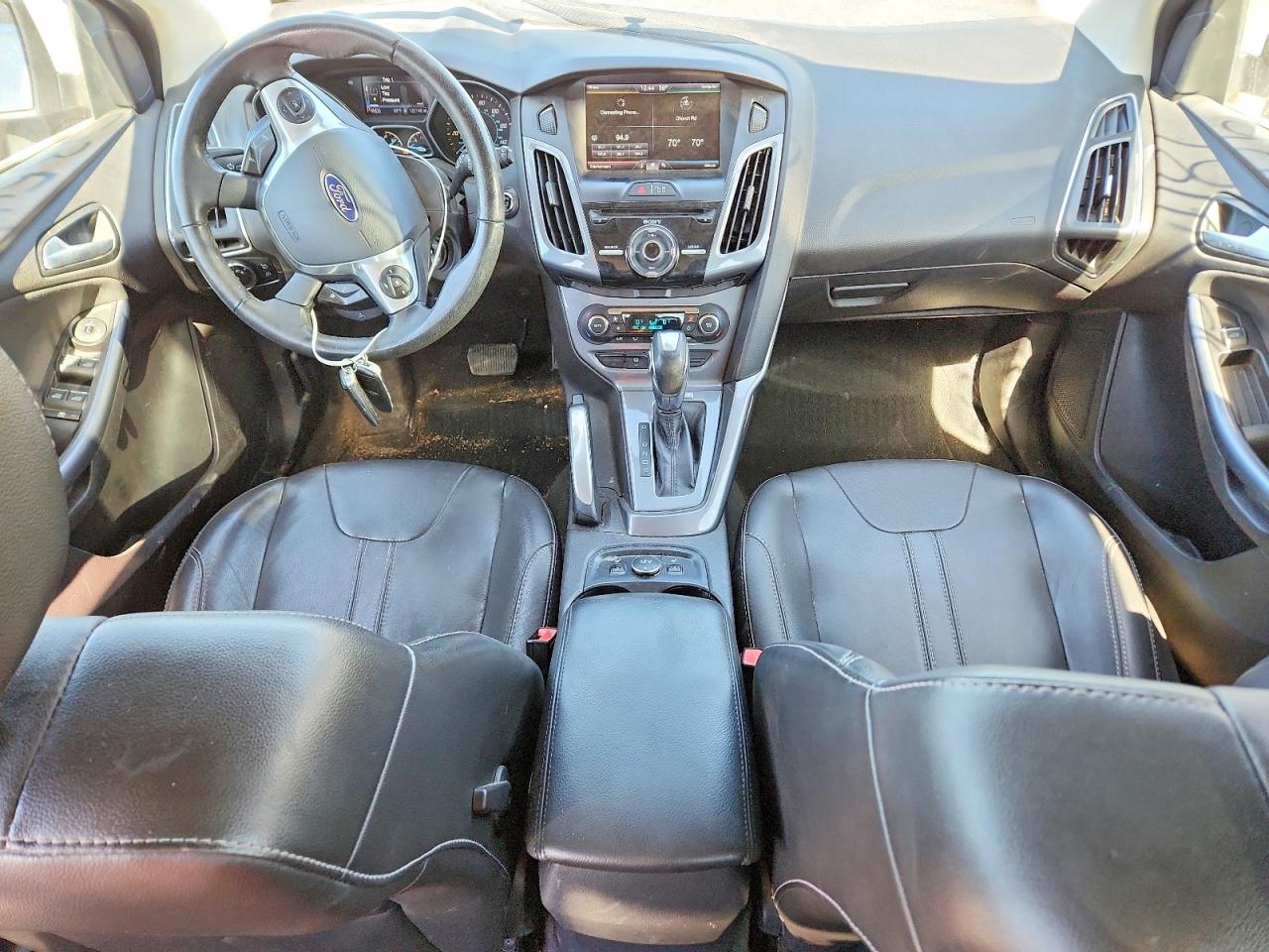 2013 Ford Focus Titanium White vin: 1FADP3N25DL131072