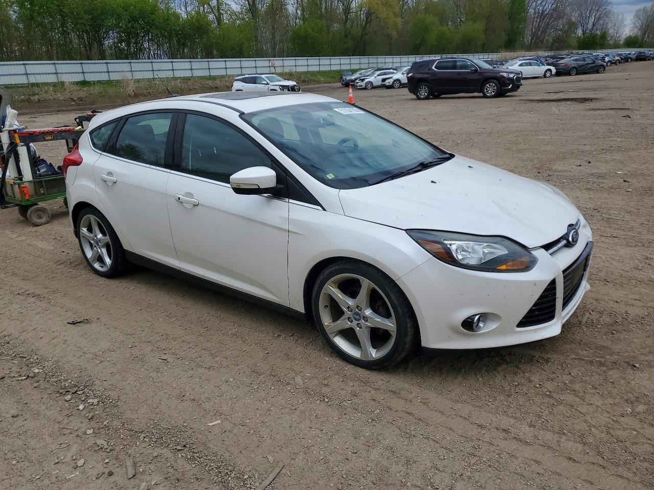 2013 Ford Focus Titanium White vin: 1FADP3N25DL131072