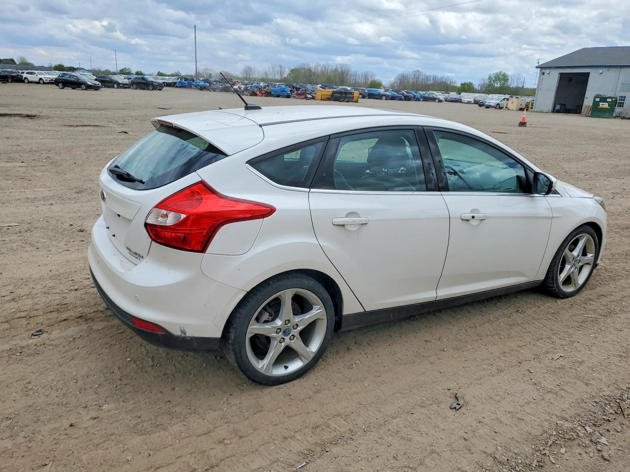 2013 Ford Focus Titanium White vin: 1FADP3N25DL131072