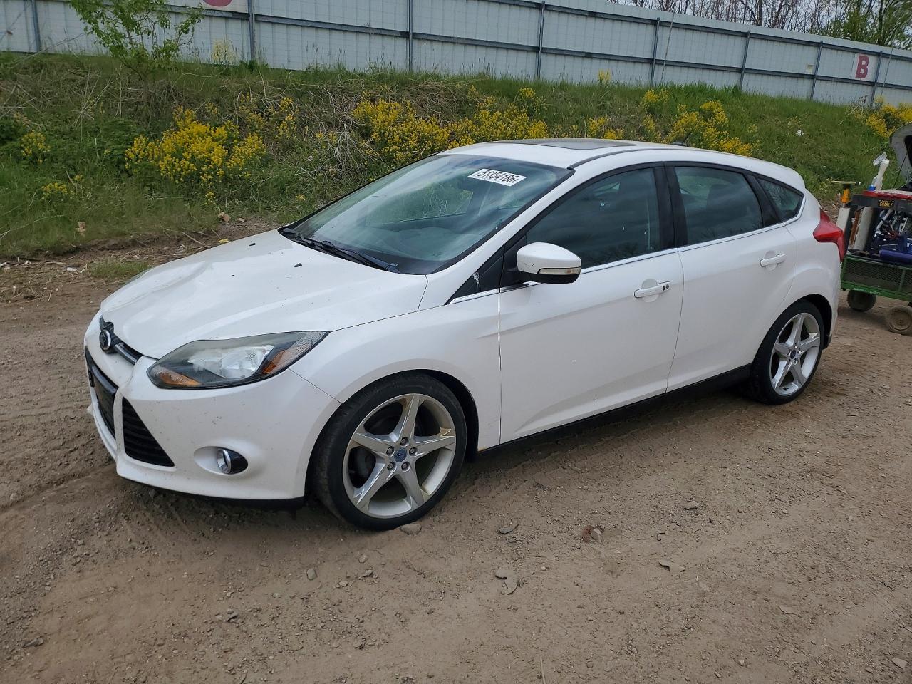 2013 Ford Focus Titanium White vin: 1FADP3N25DL131072