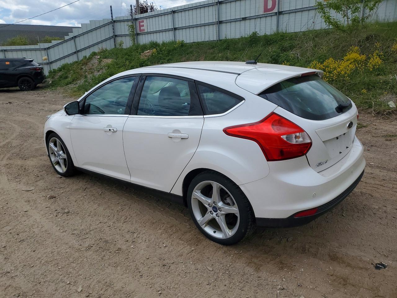 2013 Ford Focus Titanium White vin: 1FADP3N25DL131072