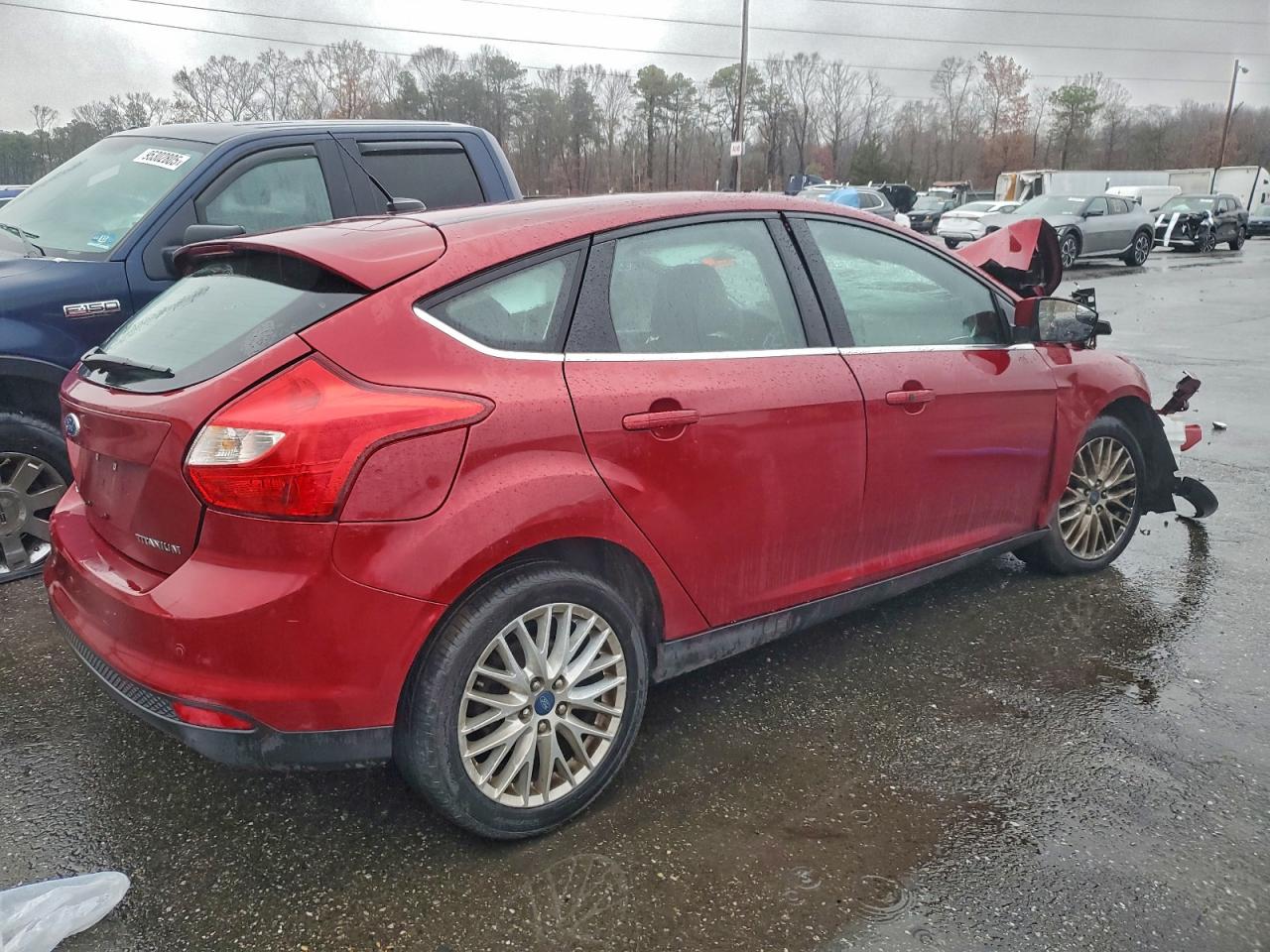 2013 Ford Focus Titanium Red vin: 1FADP3N25DL175783